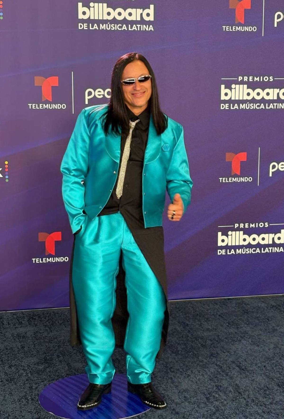 La alfombra azul de los Premios Billboard de la Música Latina 2025: Todos los looks