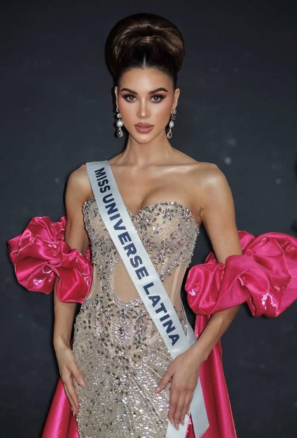 De migrante a favorita: La historia de Yamilex Hernández, la Miss Latina que conquista Miss Universo 2025