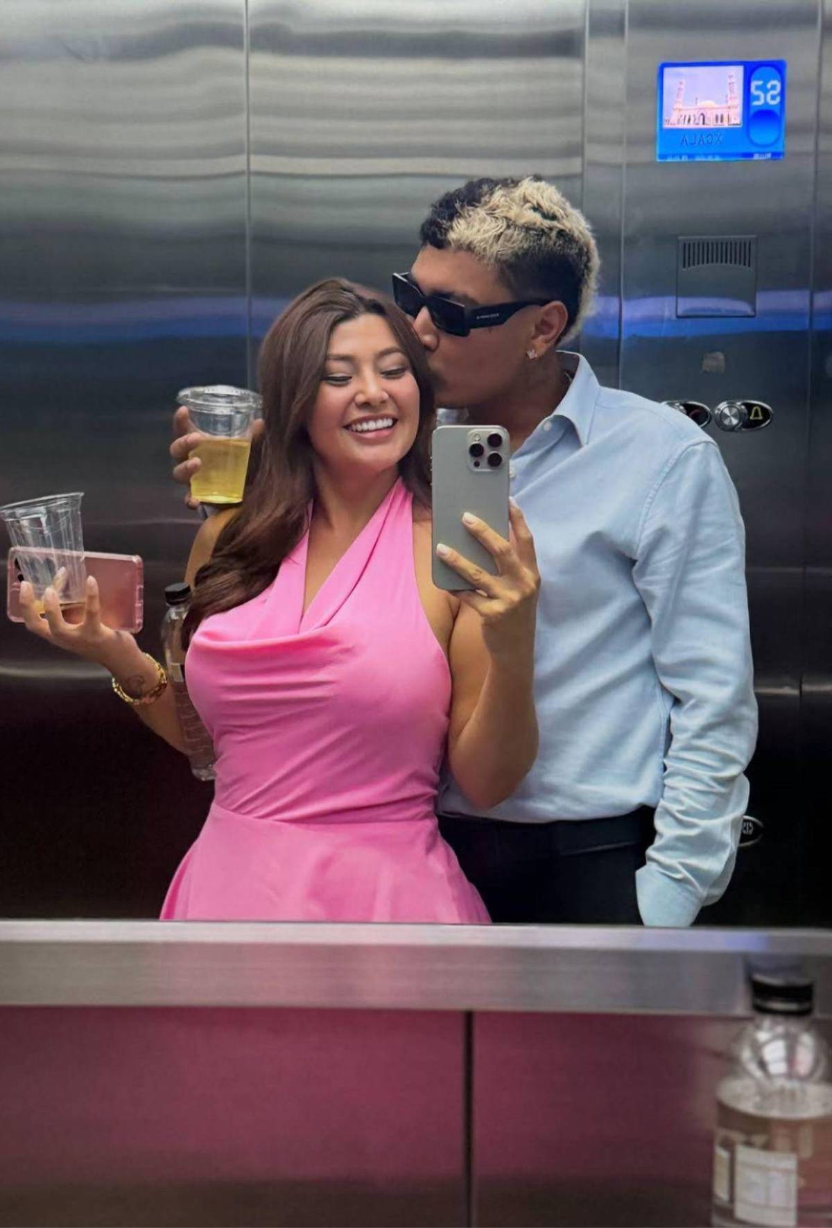 ¡Con la camiseta de Supremo! Así llegó Milagro Flores para el partido de tiktokers