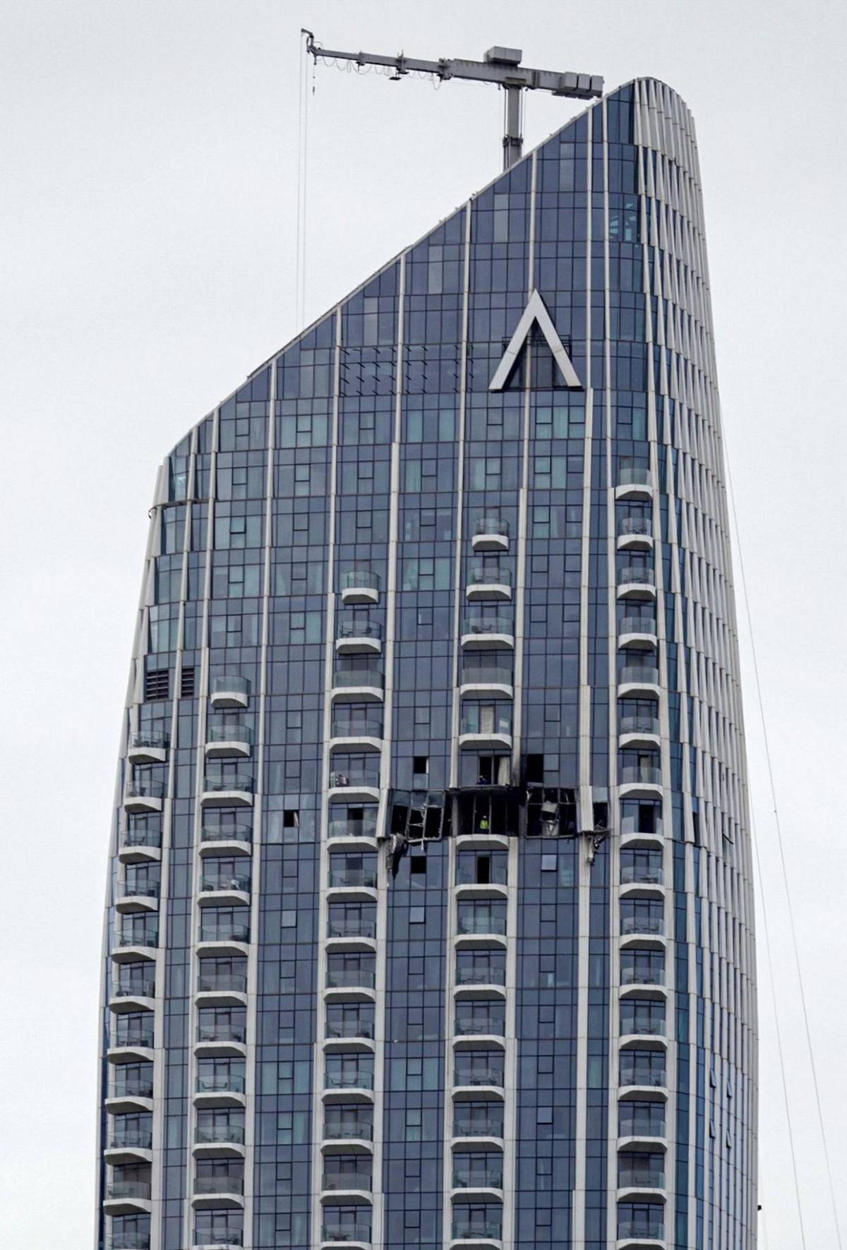 Los destrozos que han dejando los ataques con drones en rascacielos de Dubái