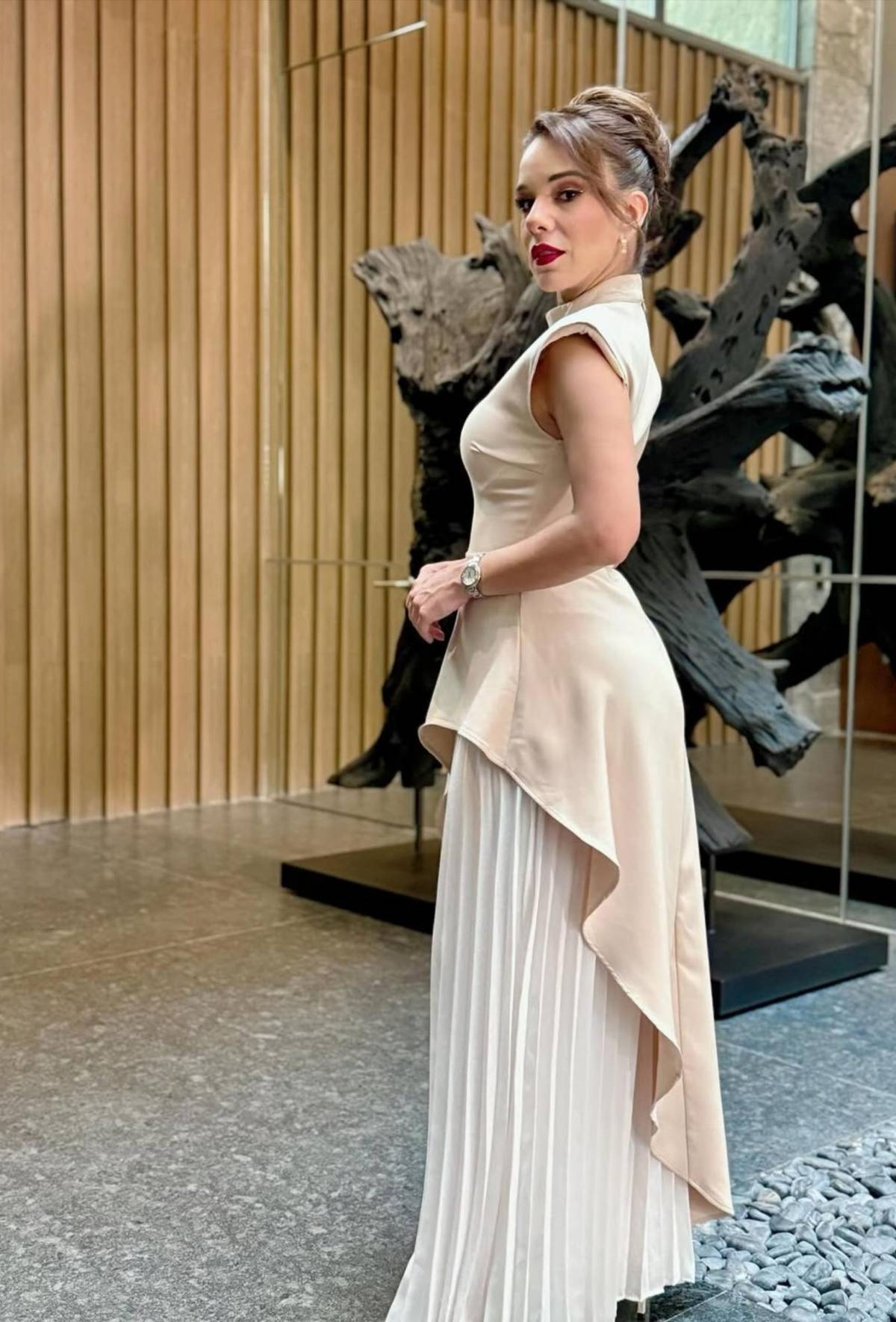 Muere reconocida presentadora mexicana Débora Estrella en fatal accidente aéreo