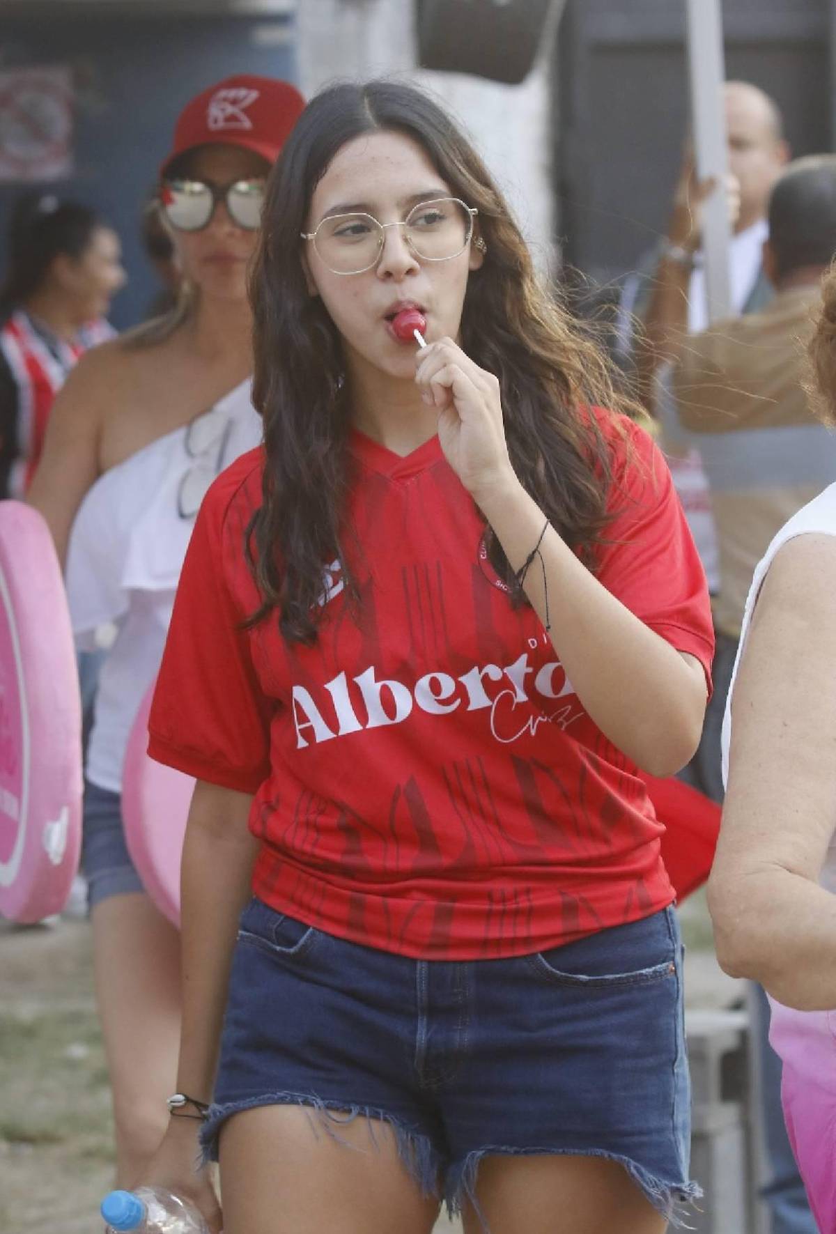 Esposa de jugador sorprendió: Las lindas chicas en la finalísima por ascenso a Liga Nacional