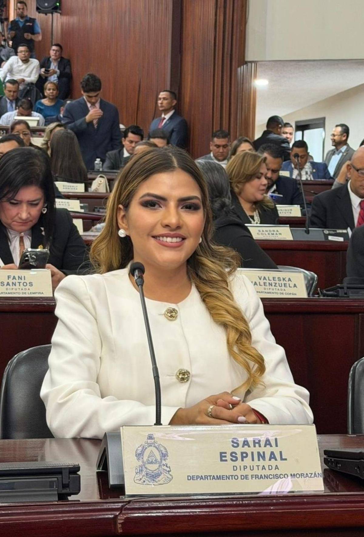 ¿Es cierto que encontraron fotos en cementerio de Tegucigalpa, incluyendo la de una diputada?