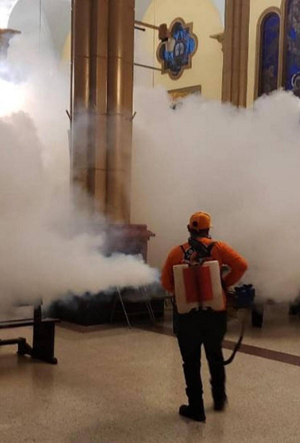 Fumigan la Basílica de Suyapa y alrededores previo a la Alborada