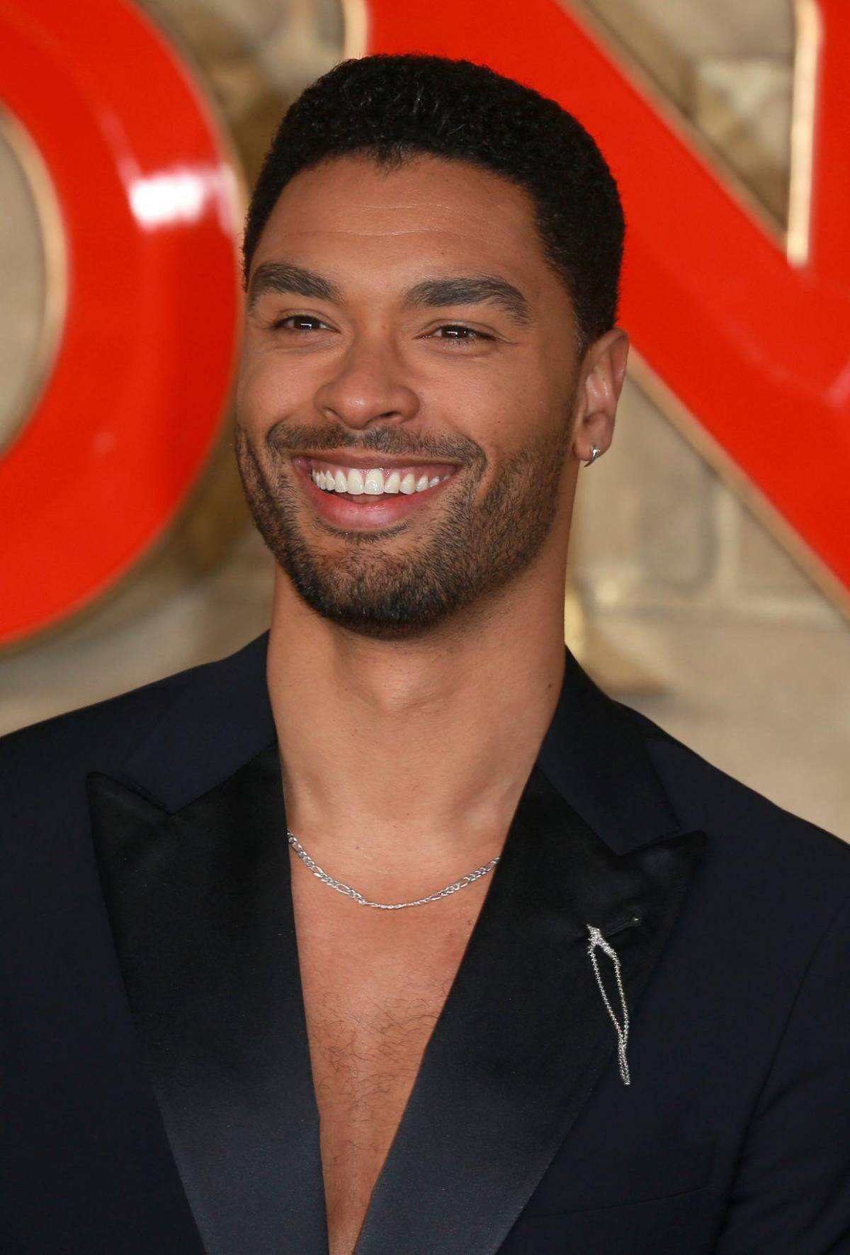 ¡Adiós Bridgerton!: Regé-Jean Page, en nueva serie erótica de Netflix