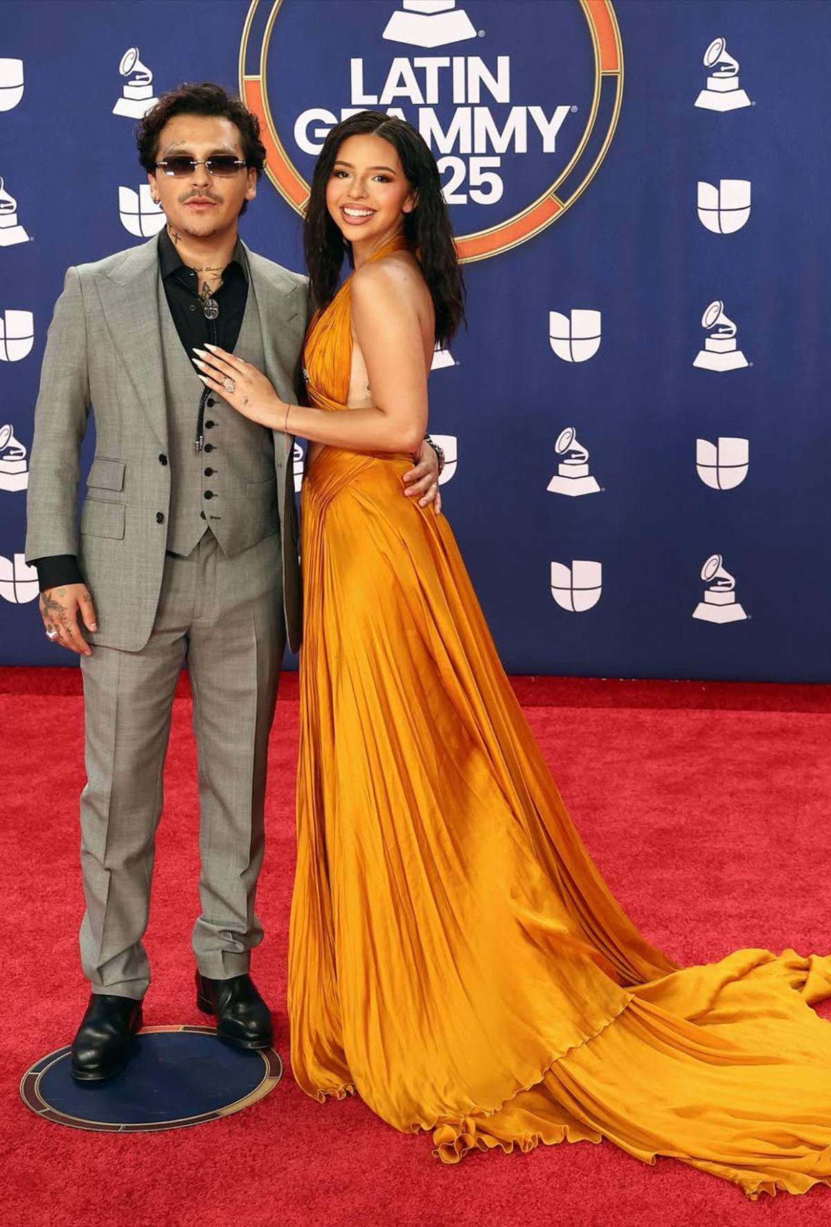 ¡Segunda aparición! Ángela Aguilar y Nodal se lucen en la alfombra de los Latin Grammy