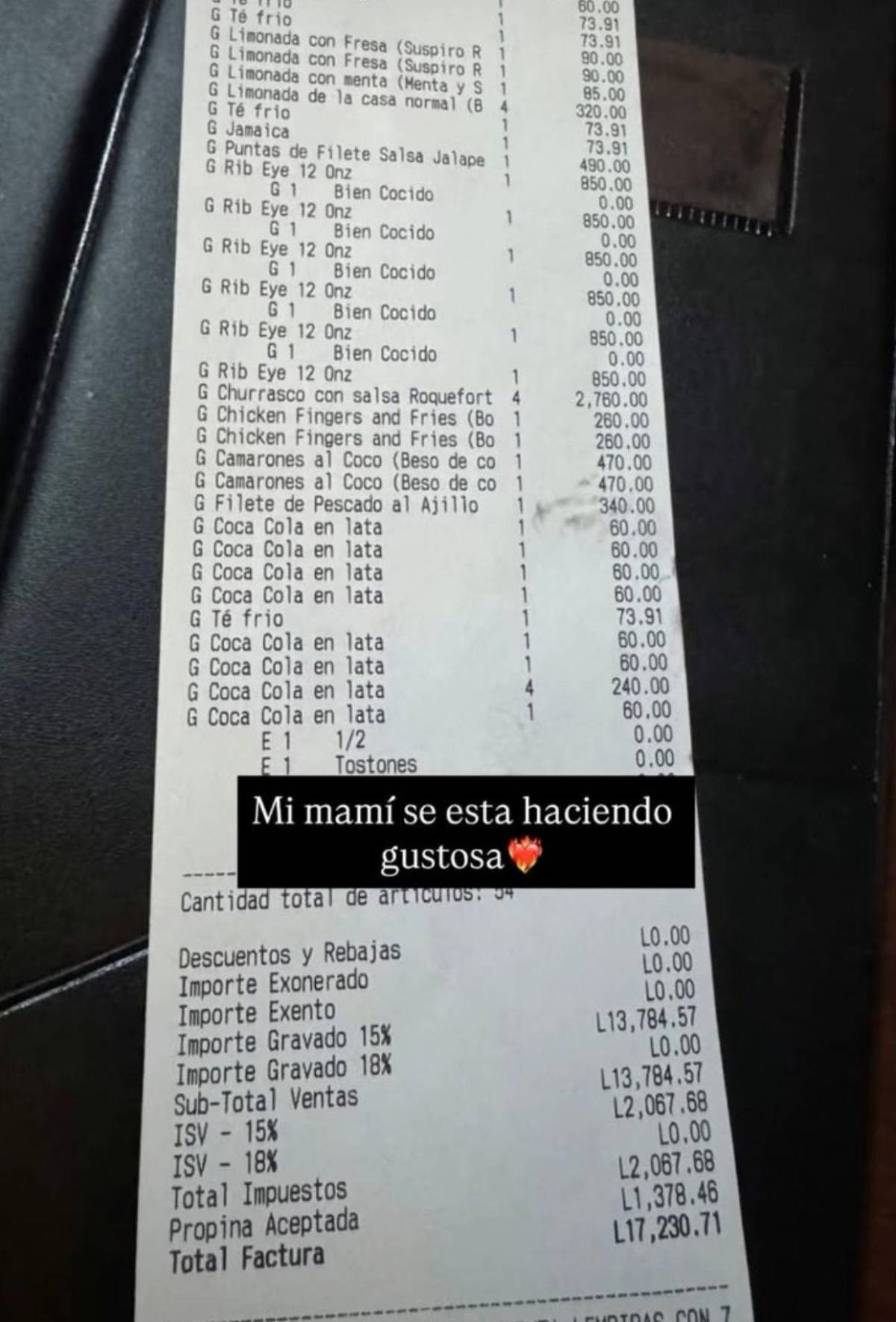 Supremo celebra cumpleaños de su madre y presume la cantidad de dinero que le regaló