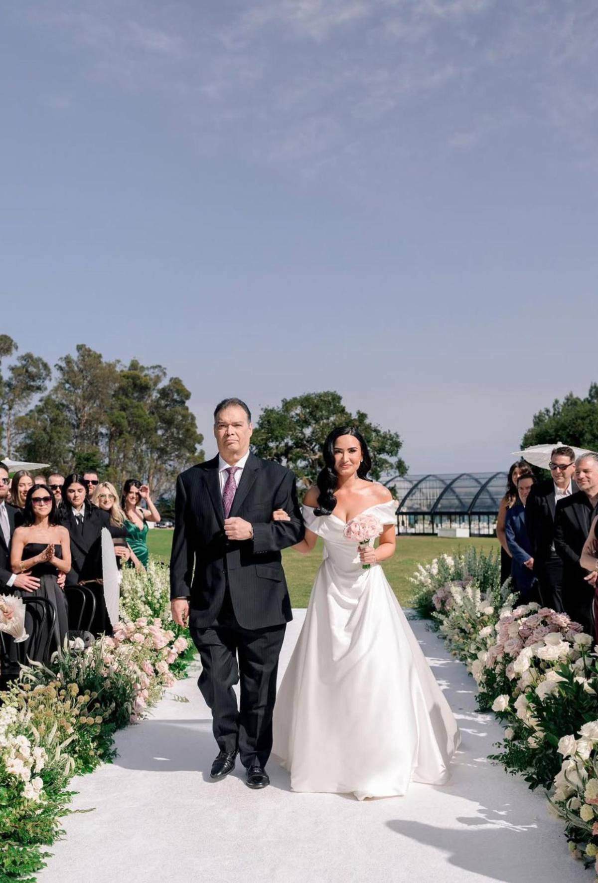 Ceremonia al aire libre y 135 invitados: Detalles de la boda de Demi Lovato y Jutes