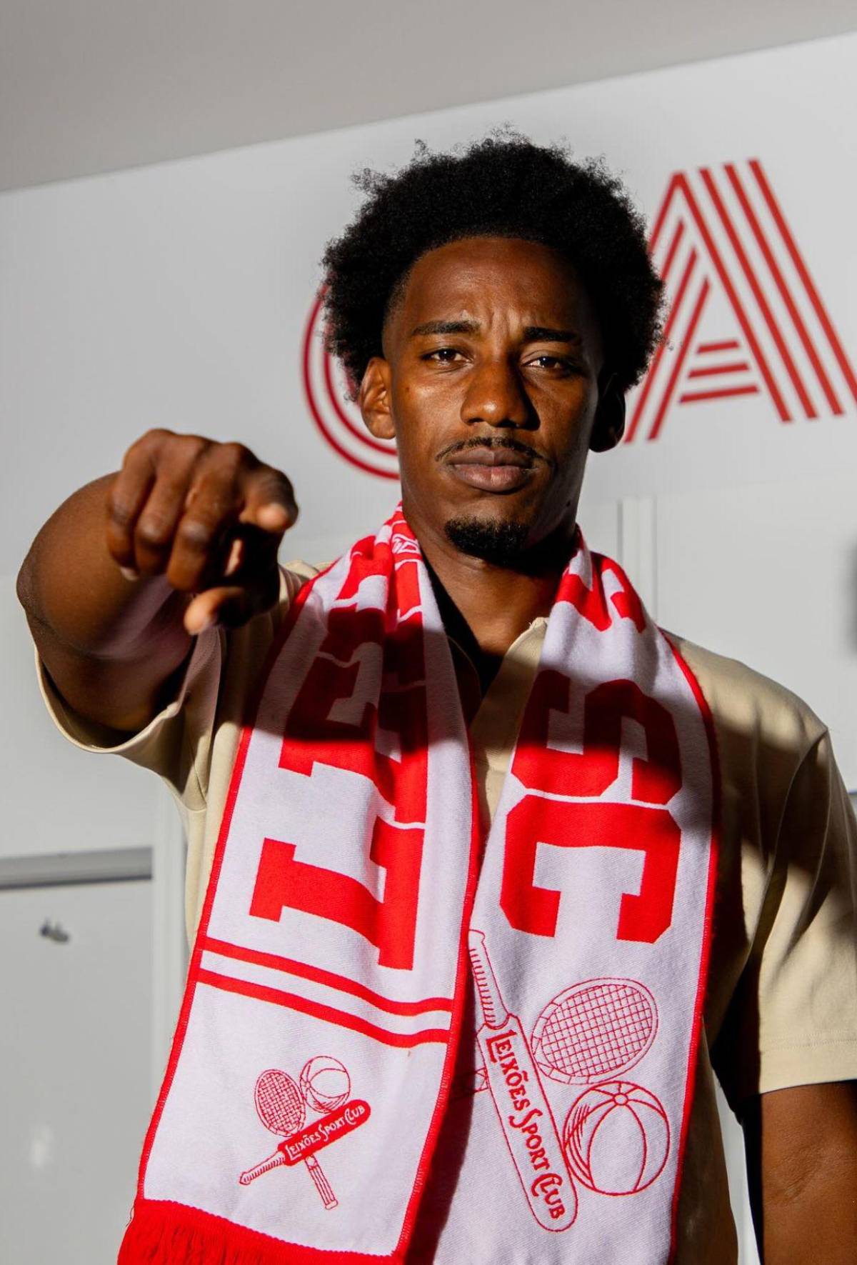 ¿Cuántos futbolistas hondureños hay jugando actualmente en Europa?