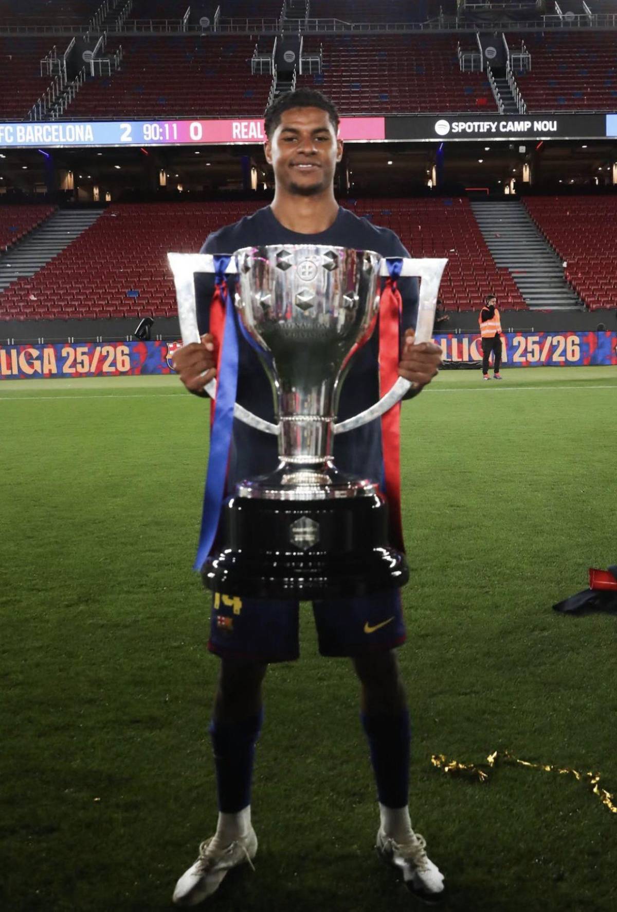 Fichajes: Real Madrid y Barcelona con bajas oficiales; Florentino apura llegada de Balón de Oro