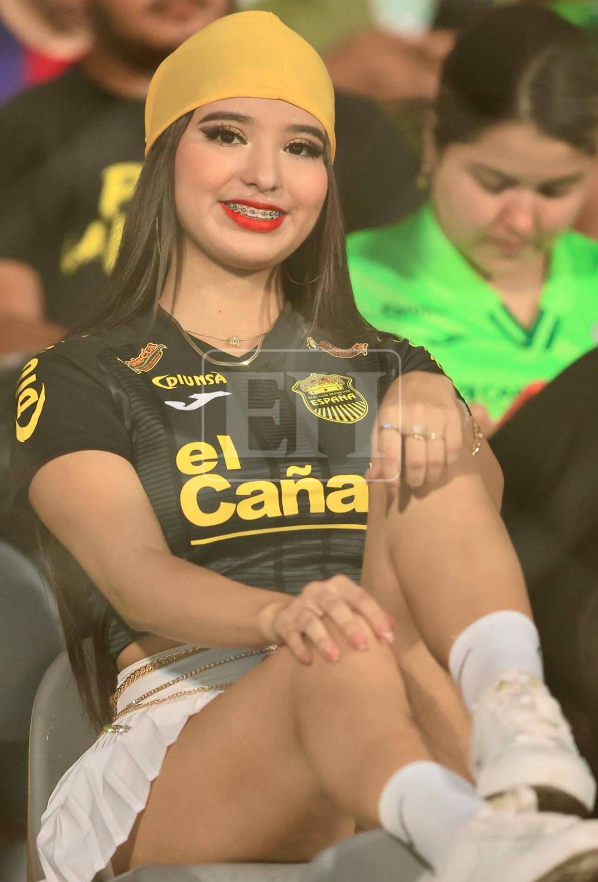 Bellezas que engalanaron el Real España vs Marathón; esposa de jugador robó corazones