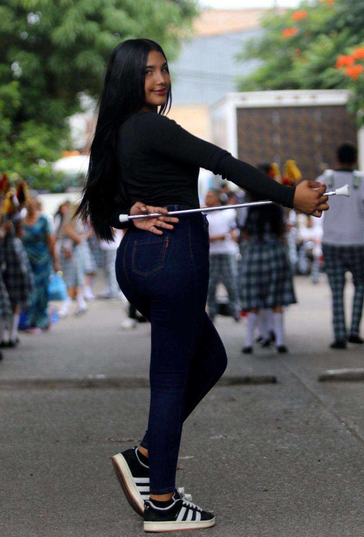 Con carisma y energía, palillonas del Instituto Beraca roban miradas previo al 15 de septiembre