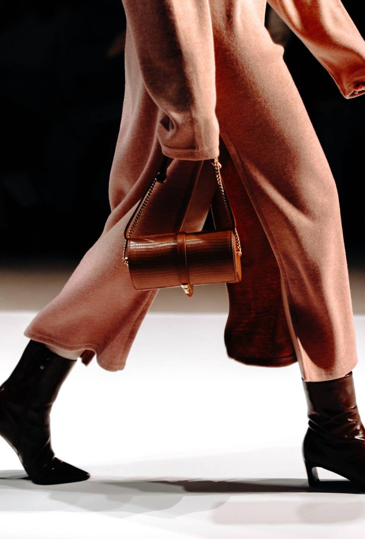 El cuero es tendencia en 2025: Cómo lucir esta prenda clásica de manera moderna