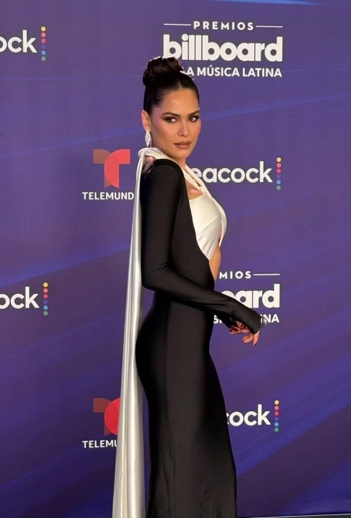 La alfombra azul de los Premios Billboard de la Música Latina 2025: Todos los looks