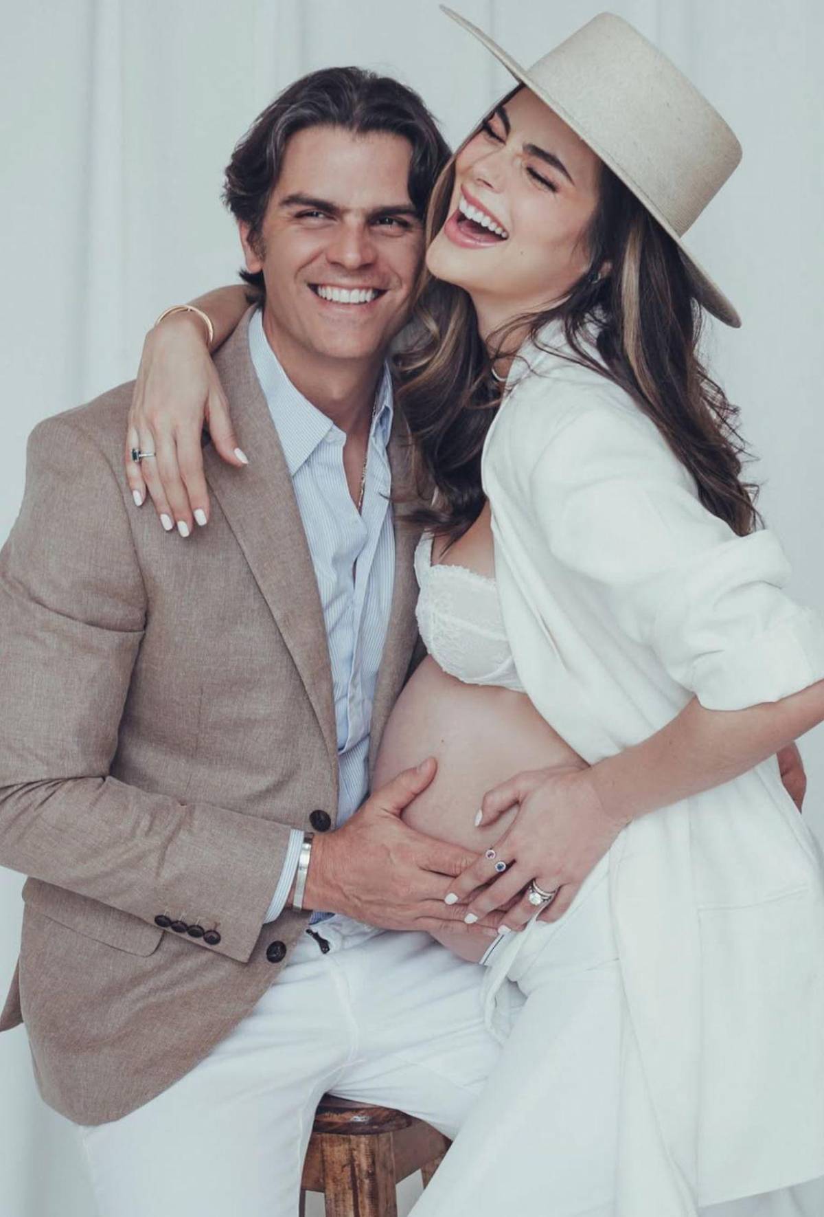 Ximena Navarrete muestra su figura a pocos días de haber dado a luz