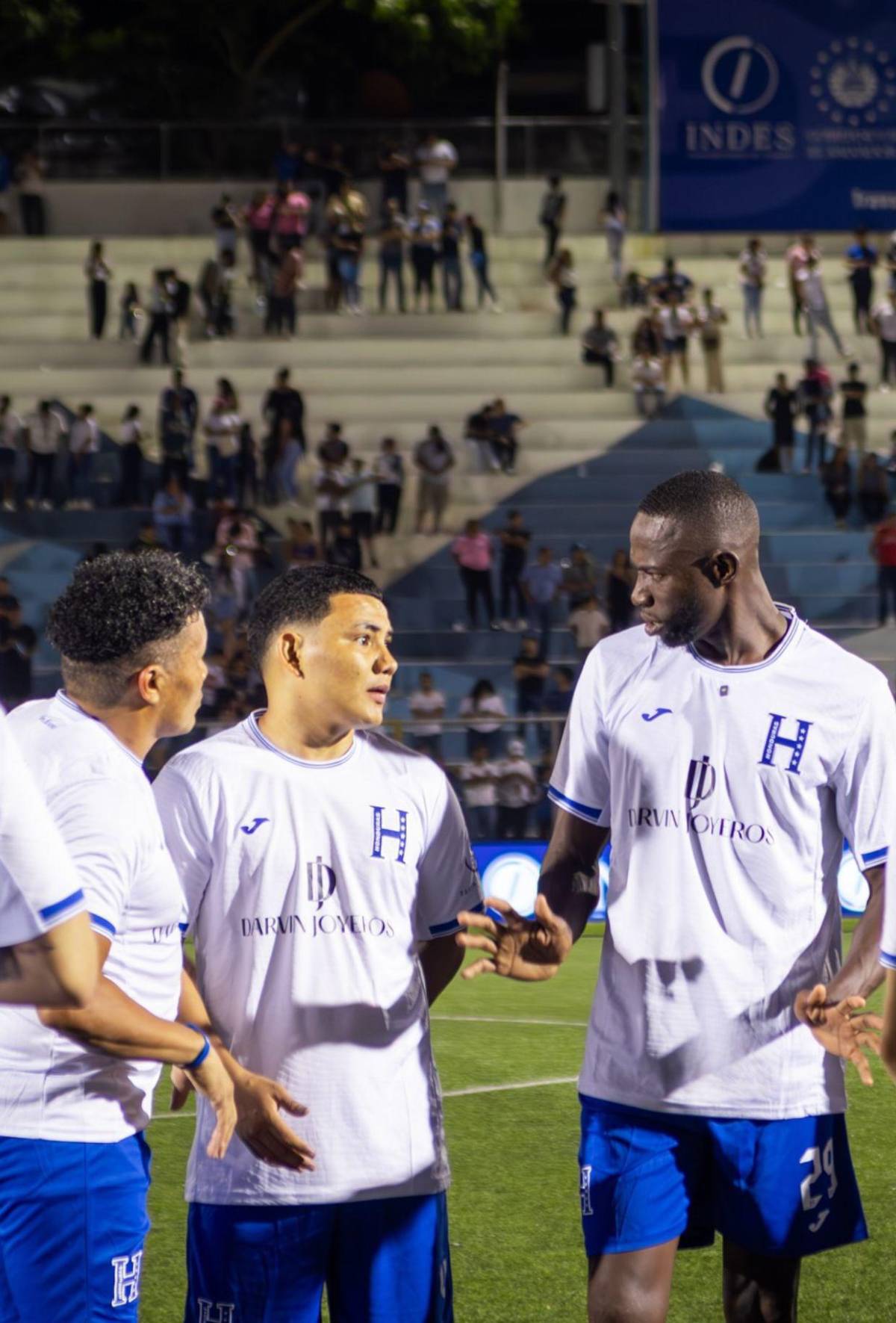 ¿Estará Eduardo Maldonado? Revelan exigencia de tiktokers de El Salvador vs Honduras