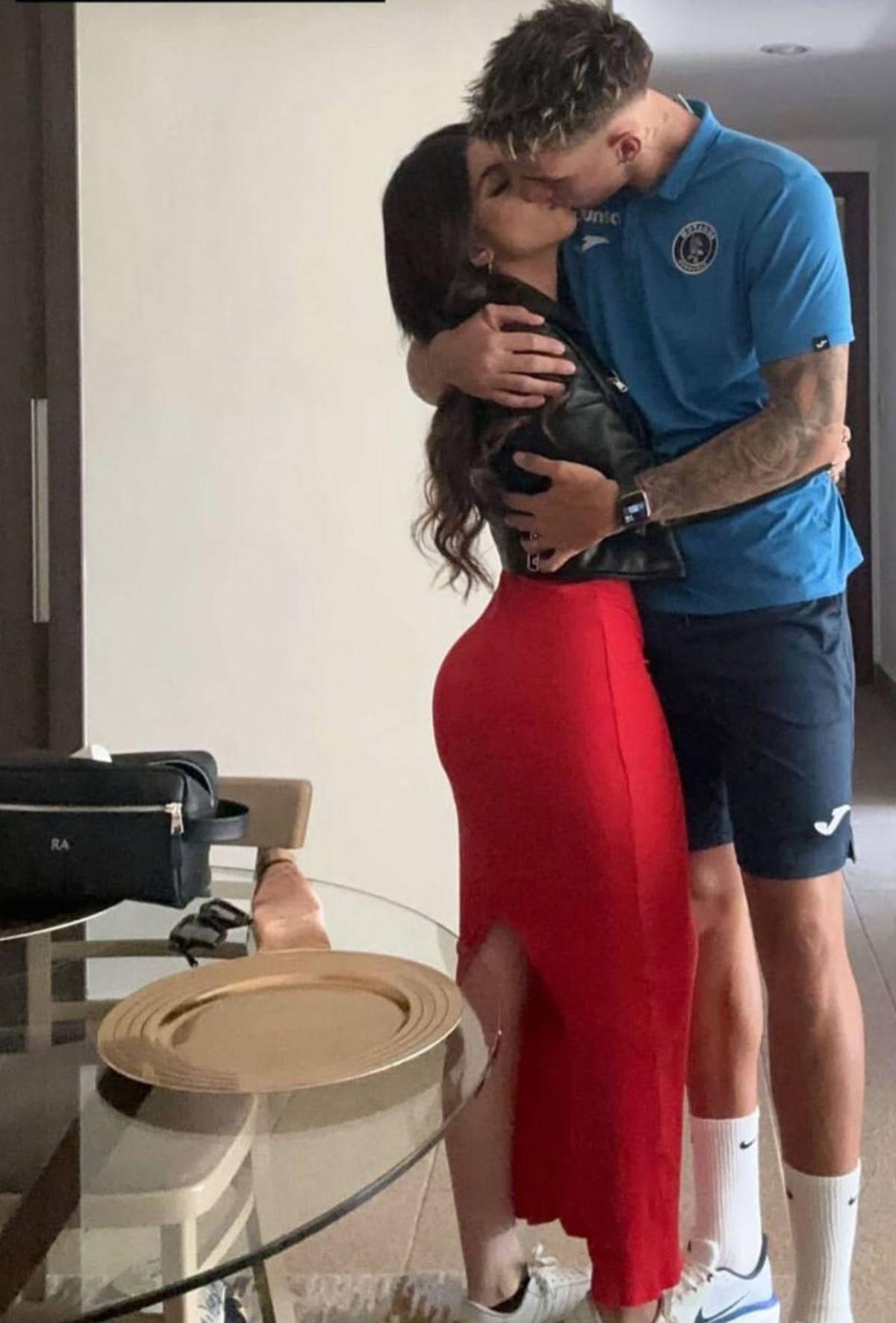 Laura Meza llega a Argentina para vivir con Rodrigo Auzmendi y así fue el reencuentro