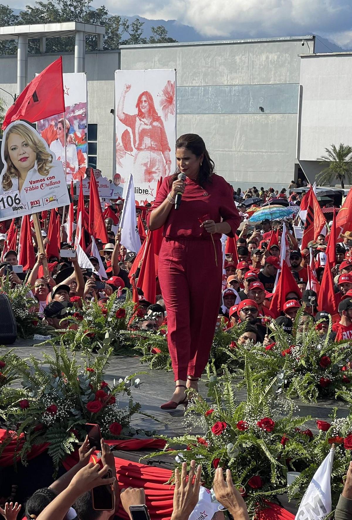 Rixi Moncada cierra campaña este sábado en SPS y mañana en la capital