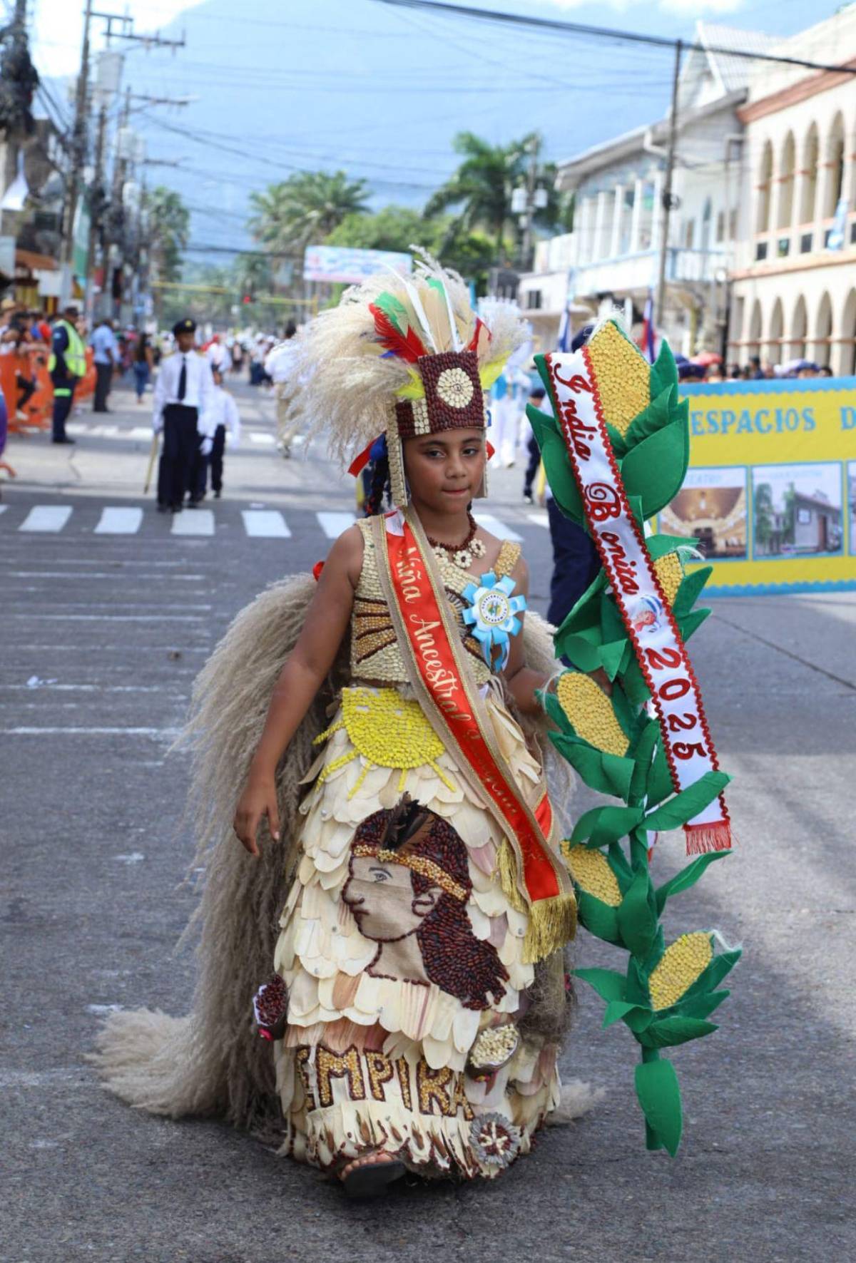 Los pequeñines que dan la milla extra también llenan de orgullo y excelencia los desfiles
