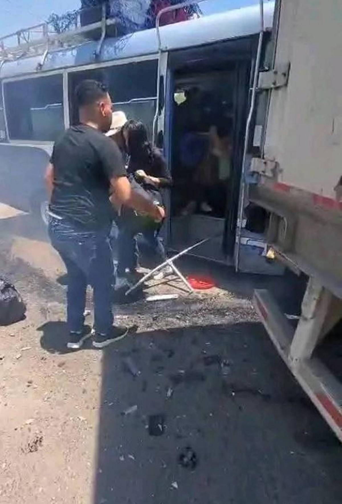 Las primeras imágenes tras brutal choque de bus y rastra en Naco, Santa Bárbara