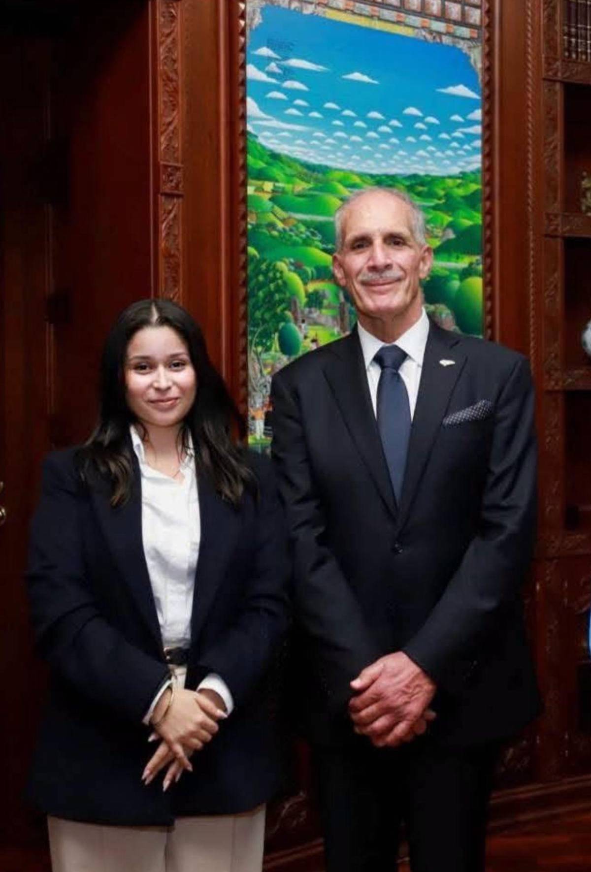 Quién es Amanda Flores, nueva directora de Comunicaciones Interinstitucionales del gobierno
