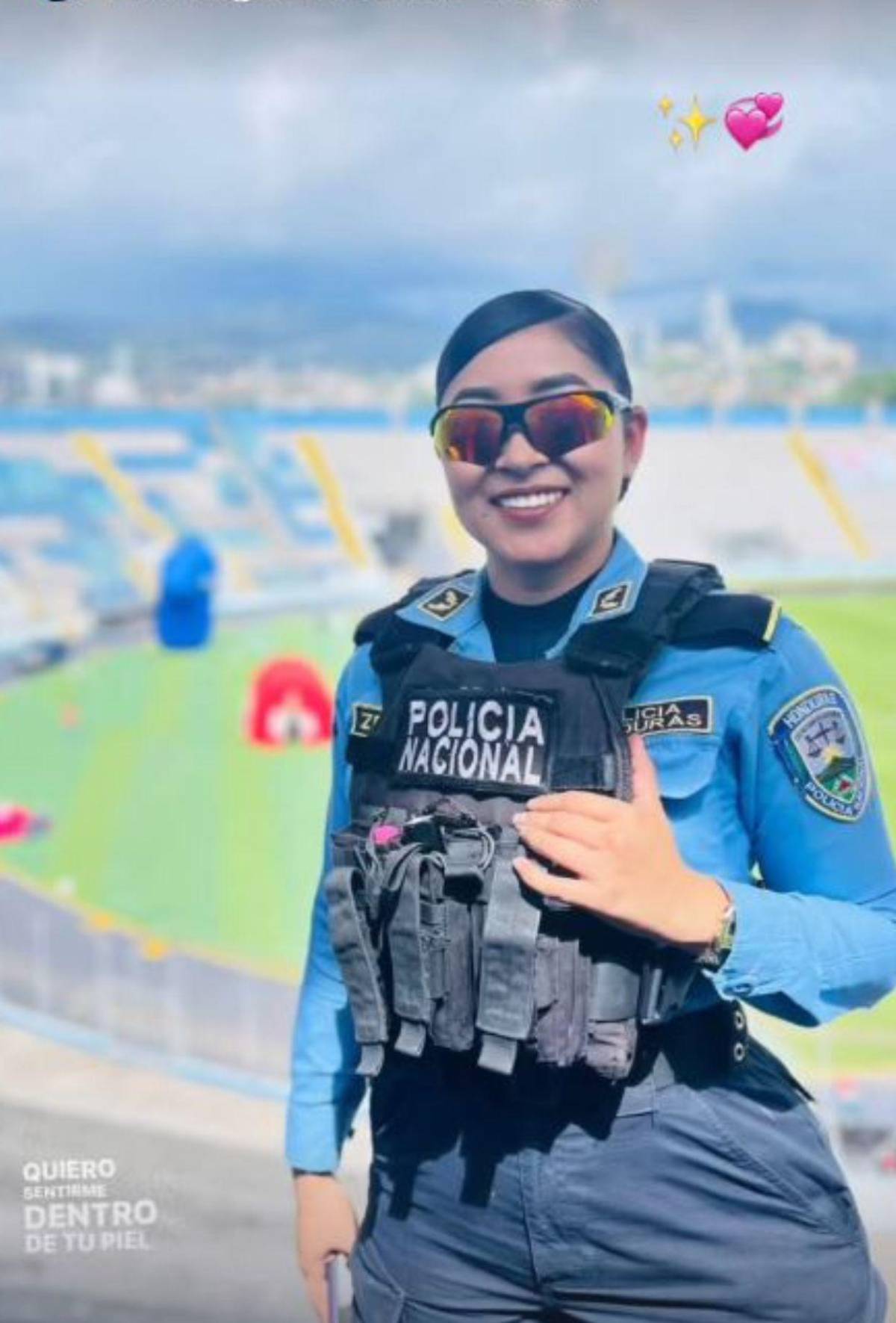 Se roba suspiros en los partidos: ¿Quién es la bella policía que enamora en los estadios?