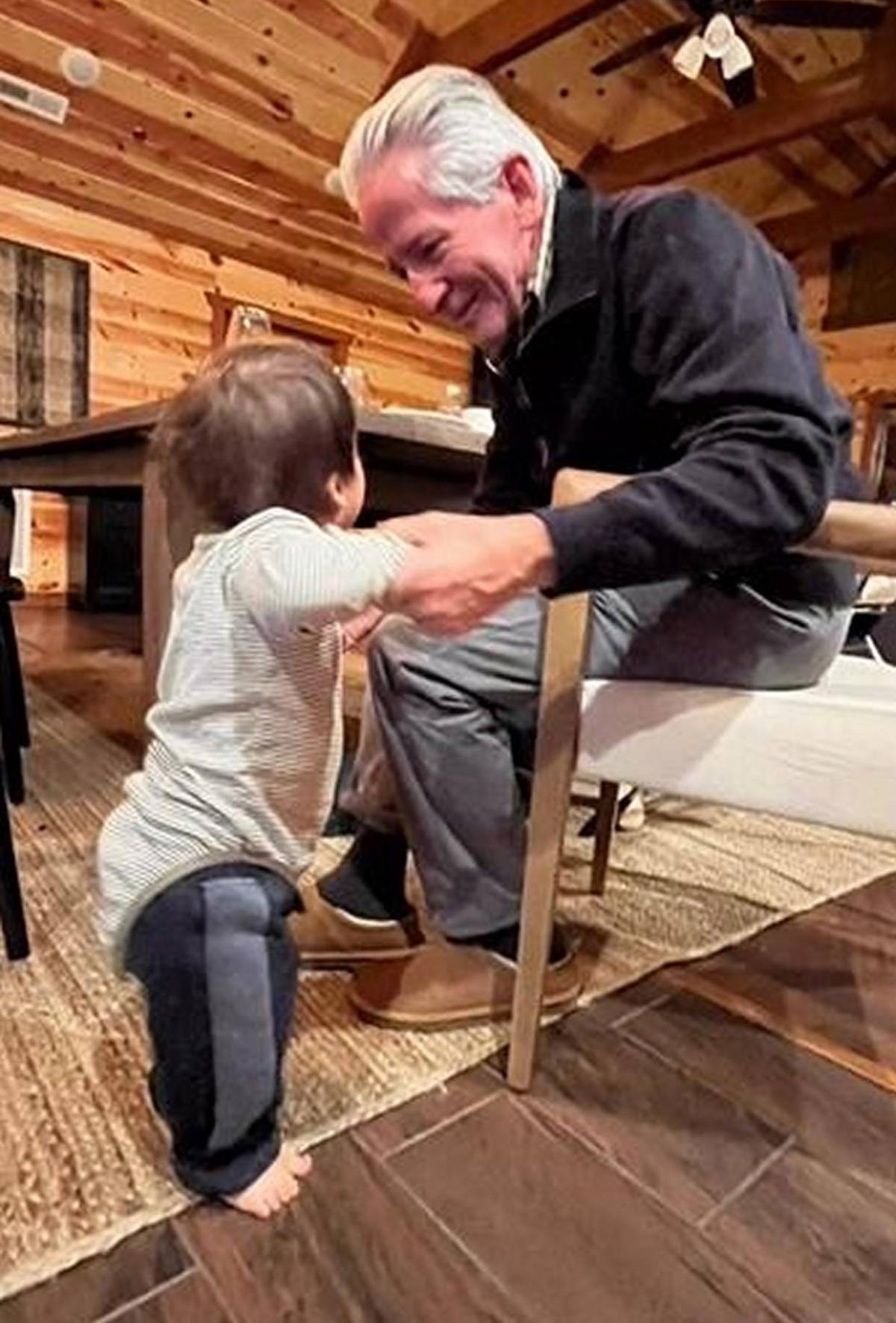 Ricardo Maduro, a sus 80 años, disfruta de una faceta entrañable: fotos inéditas