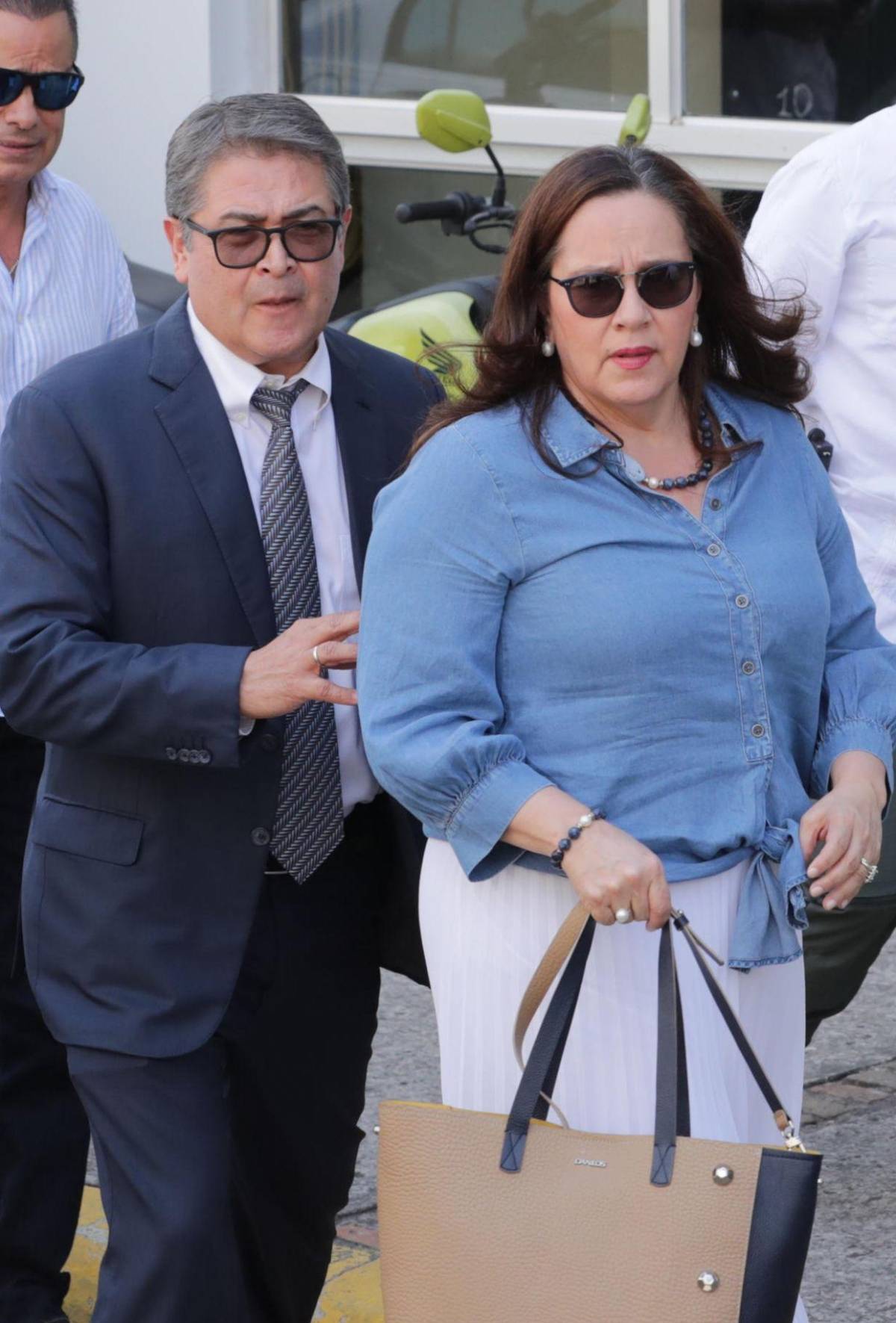 131 bienes: JOH y Ana García anuncian que van por la devolución de sus propiedades