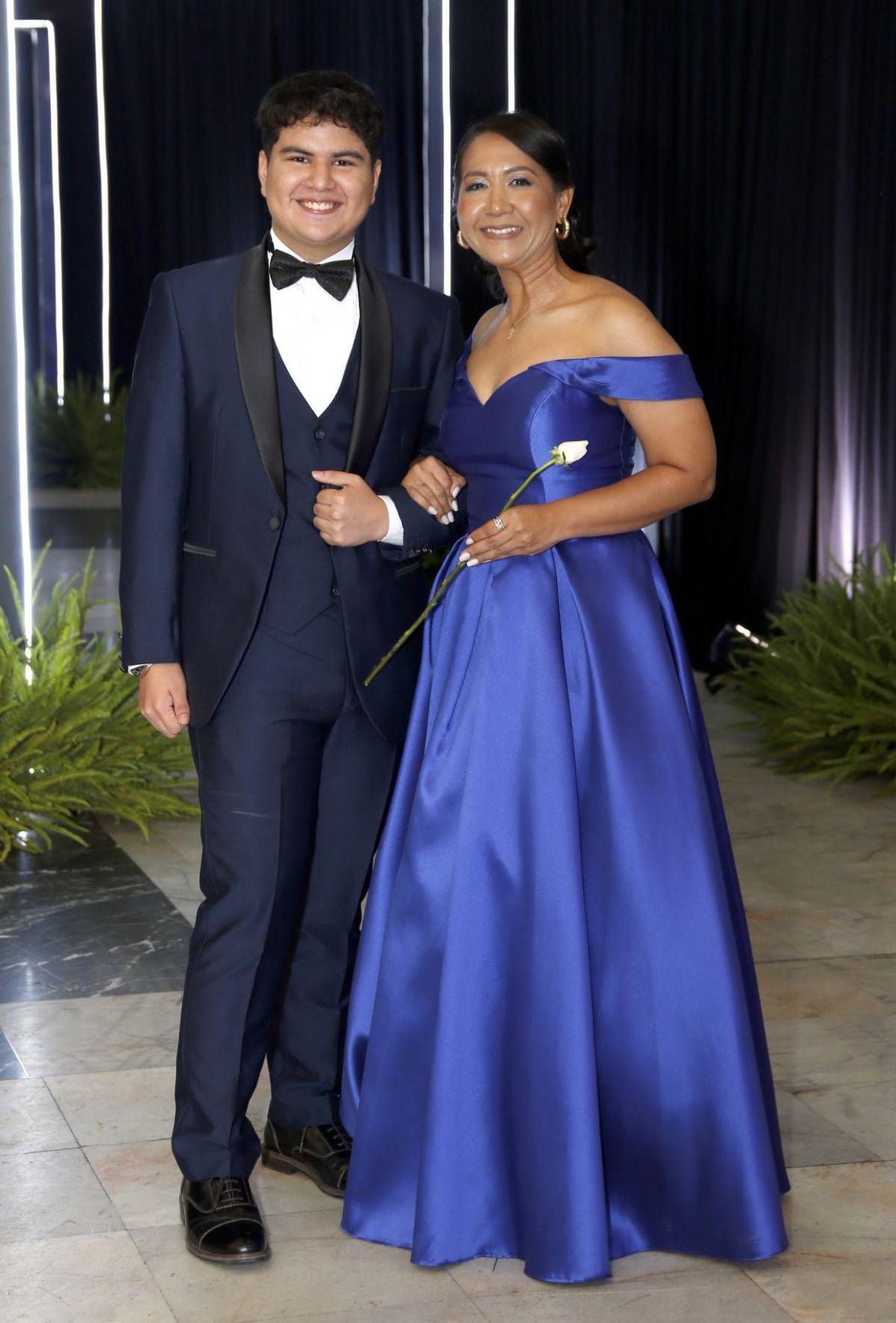 Del brazo de sus padres, seniors 2025 de The Mayan School cierran su ciclo académico