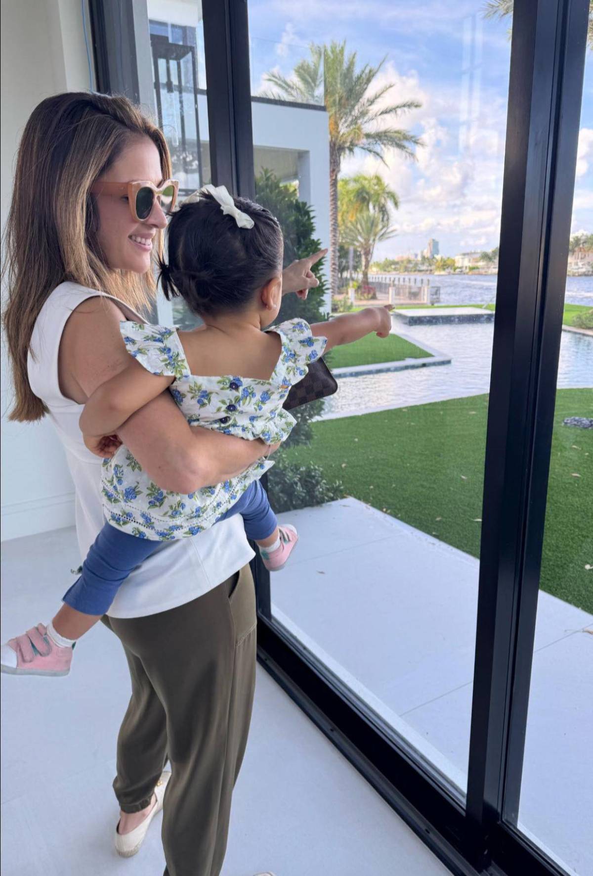 Periodista hondureña Maity Interiano anuncia su segundo embarazo