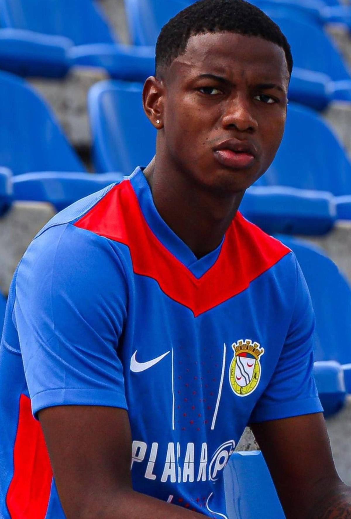 ¿Cuántos futbolistas hondureños hay jugando actualmente en Europa?