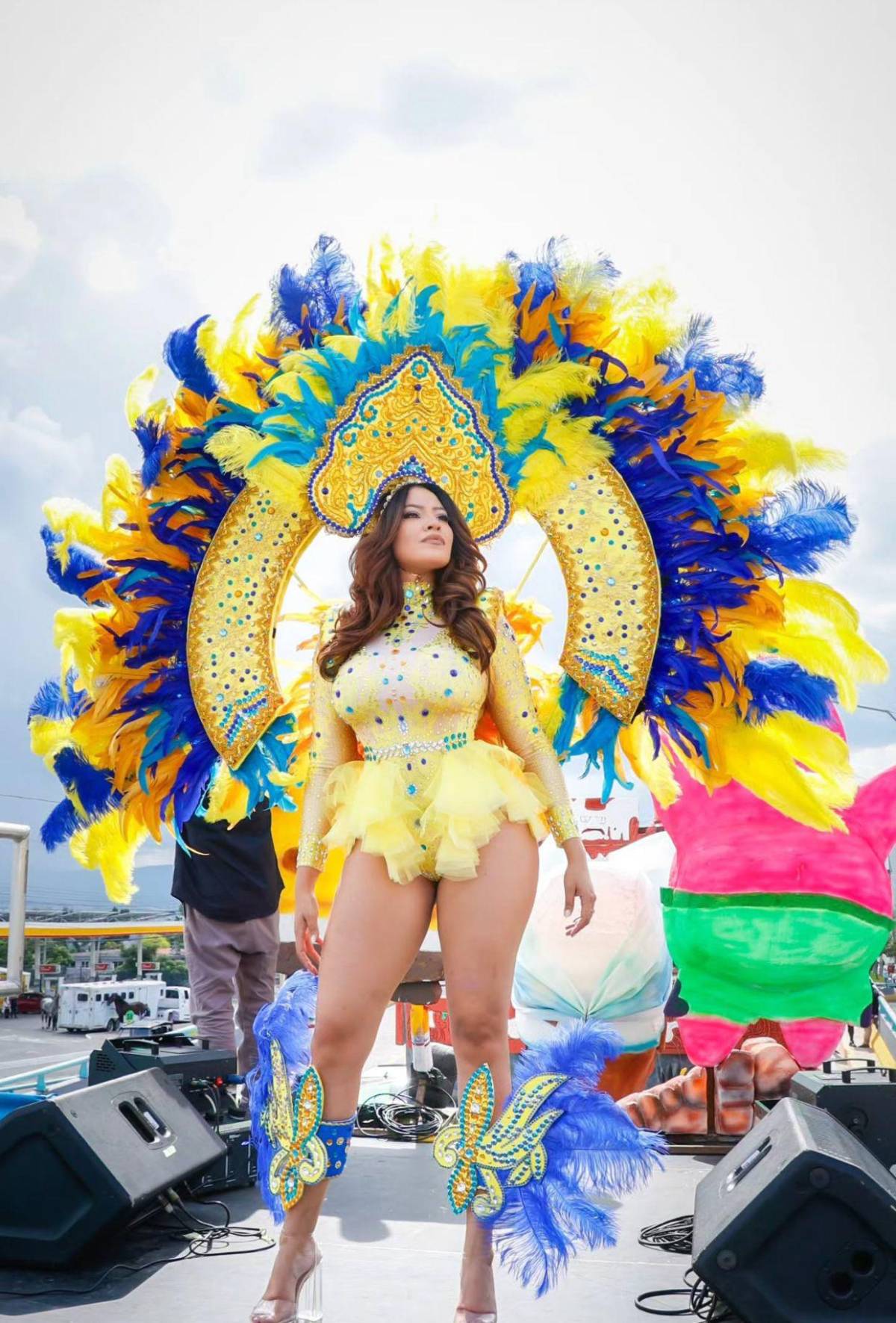 Alejandra Rubio impacta con su look en el Carnaval de Tegucigalpa 2025
