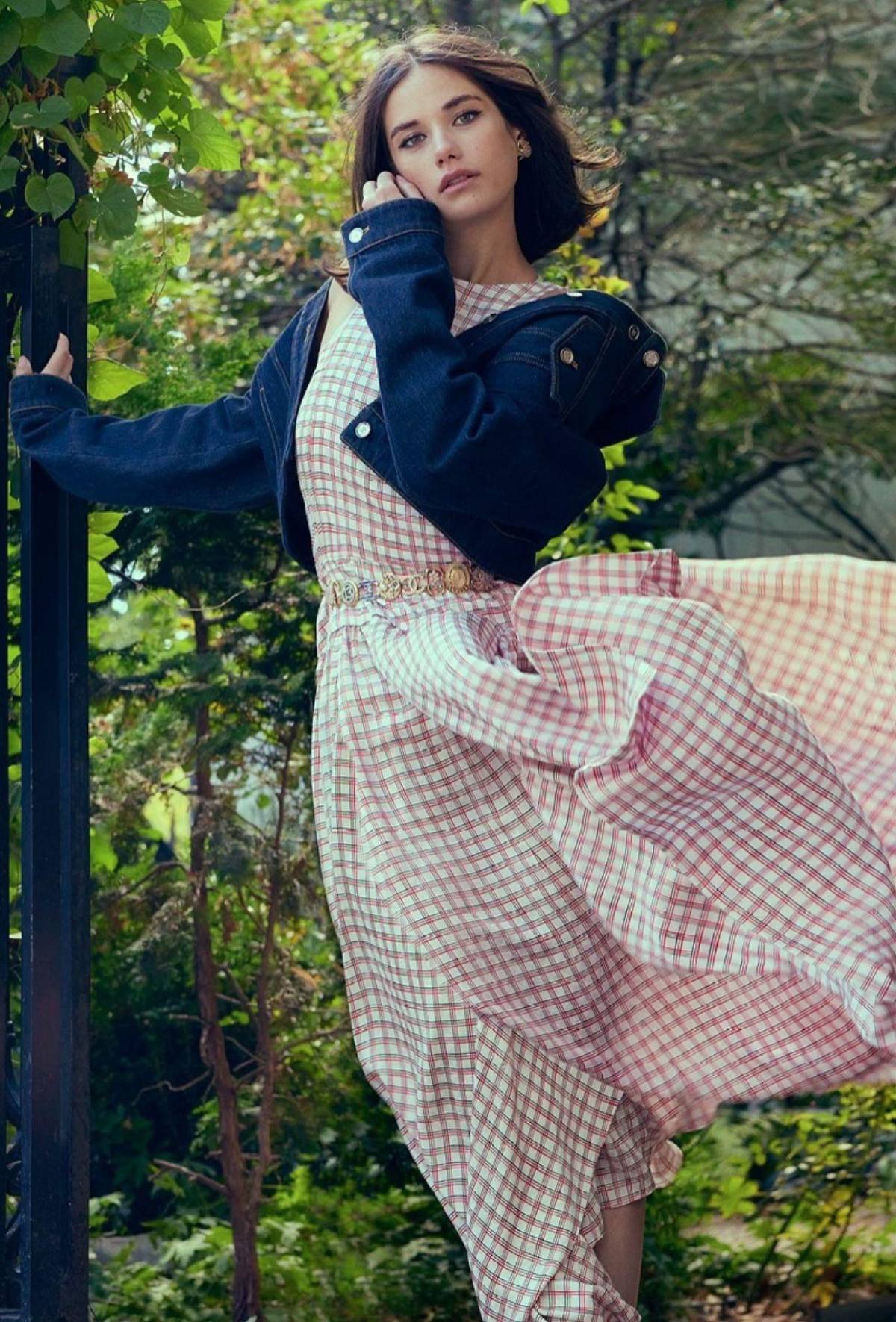 La hija de John Travolta impacta con transformación