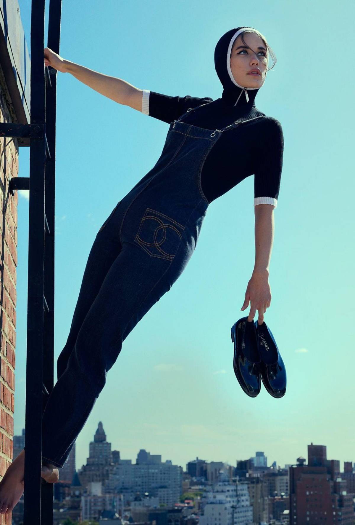 La hija de John Travolta impacta con transformación