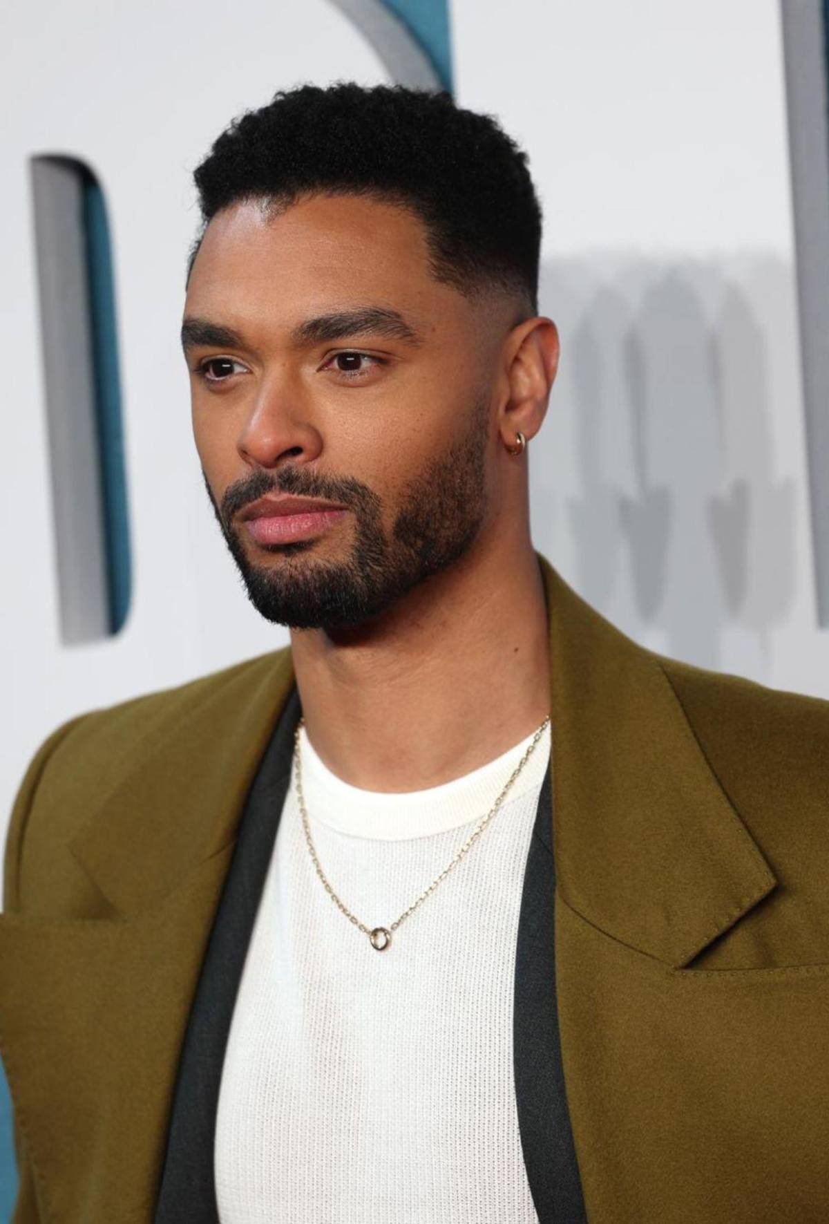 ¡Adiós Bridgerton!: Regé-Jean Page, en nueva serie erótica de Netflix