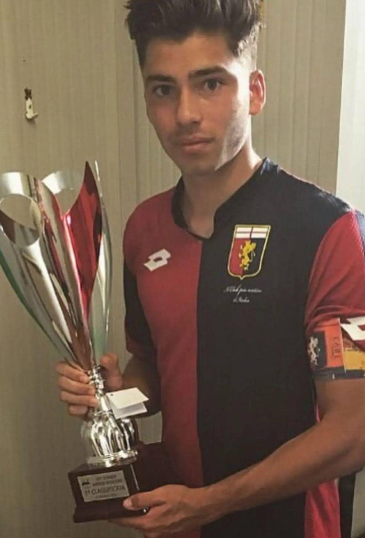 Jugó con Honduras a nivel menor, militó en el Genoa y ahora este es su insólito presente