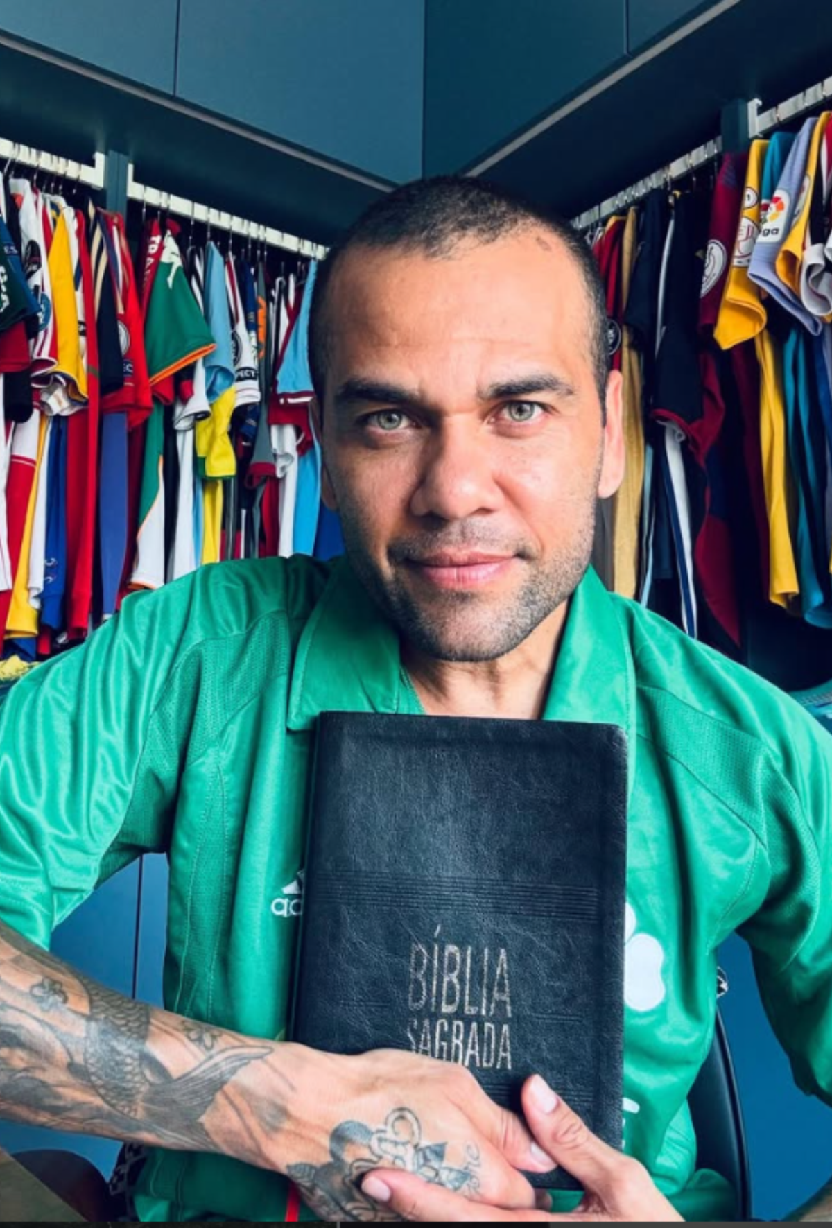 Dani Alves: de estar preso por agresión sexual a ser predicador y apoyar a Bolsonaro