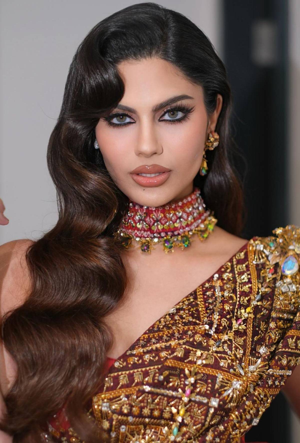 Miss Grand 2024 es destituida por incumplimiento, mientras ella denuncia maltrato