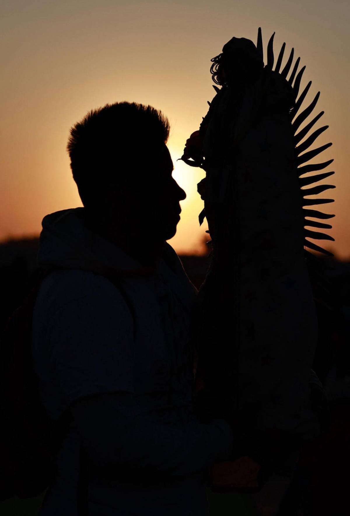 Entre rezos y promesas llegan peregrinos al templo de la Virgen de Guadalupe