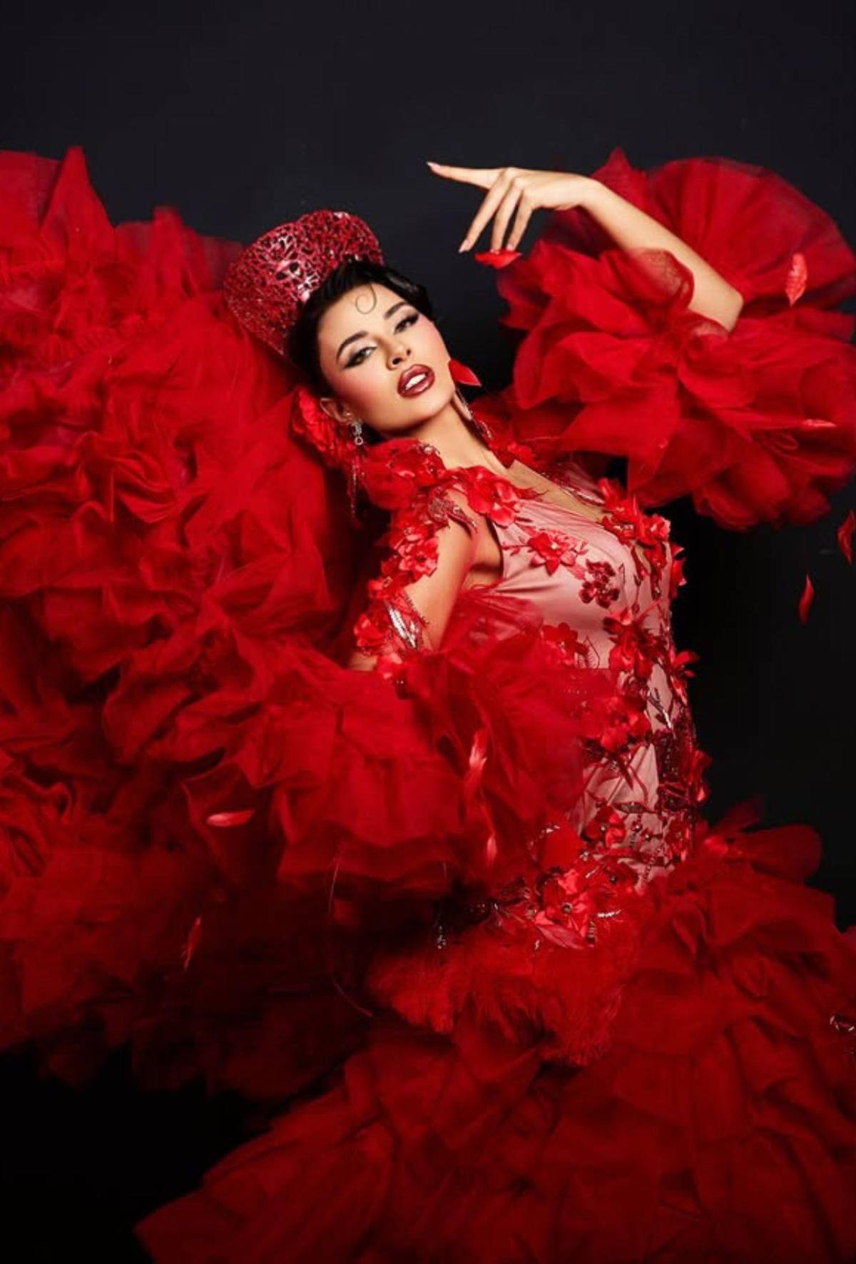 No quiso humillar a nadie: Miss España respalda a Nawat Itsaragrisil tras el incidente con Miss México