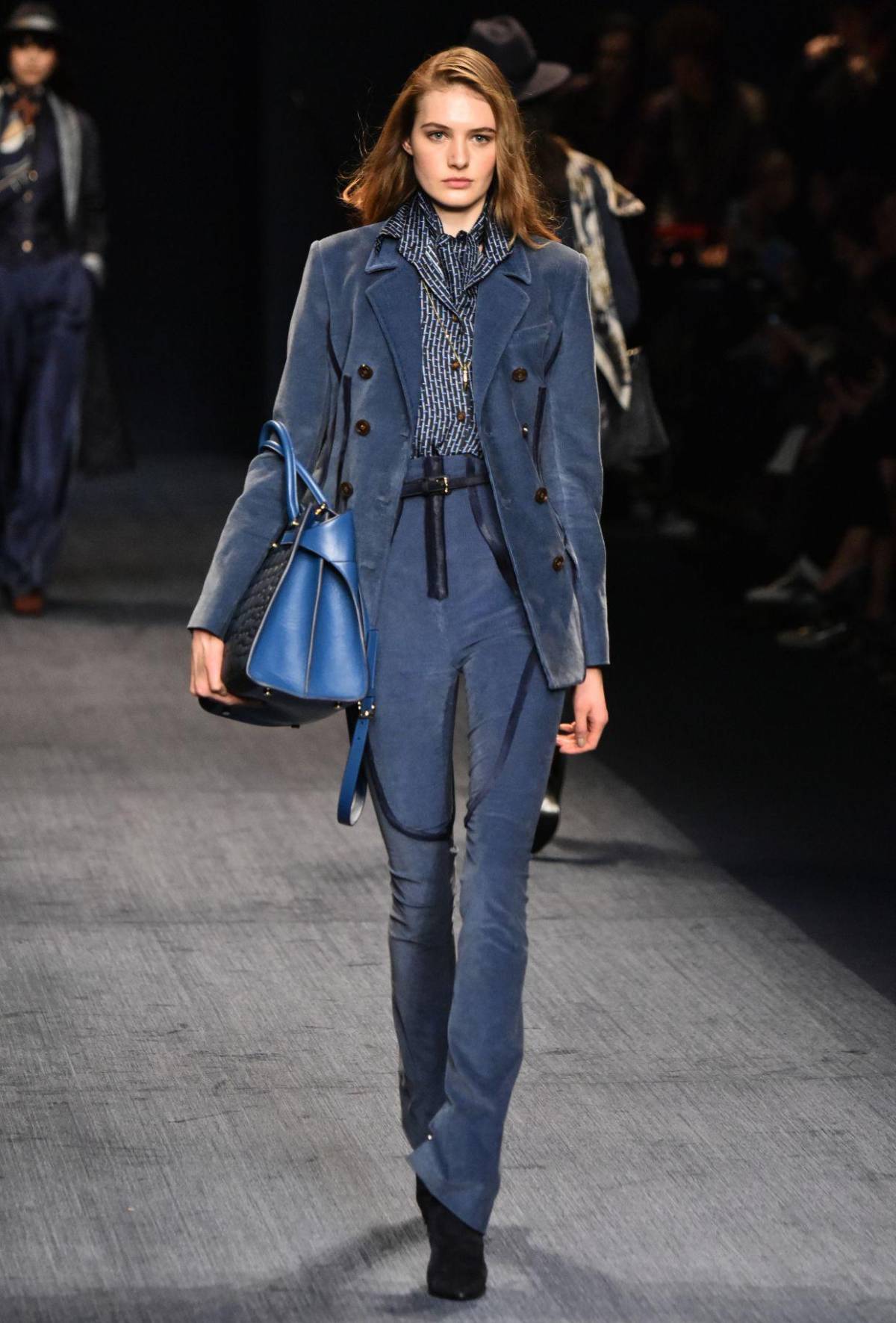 El cuero es tendencia en 2025: Cómo lucir esta prenda clásica de manera moderna