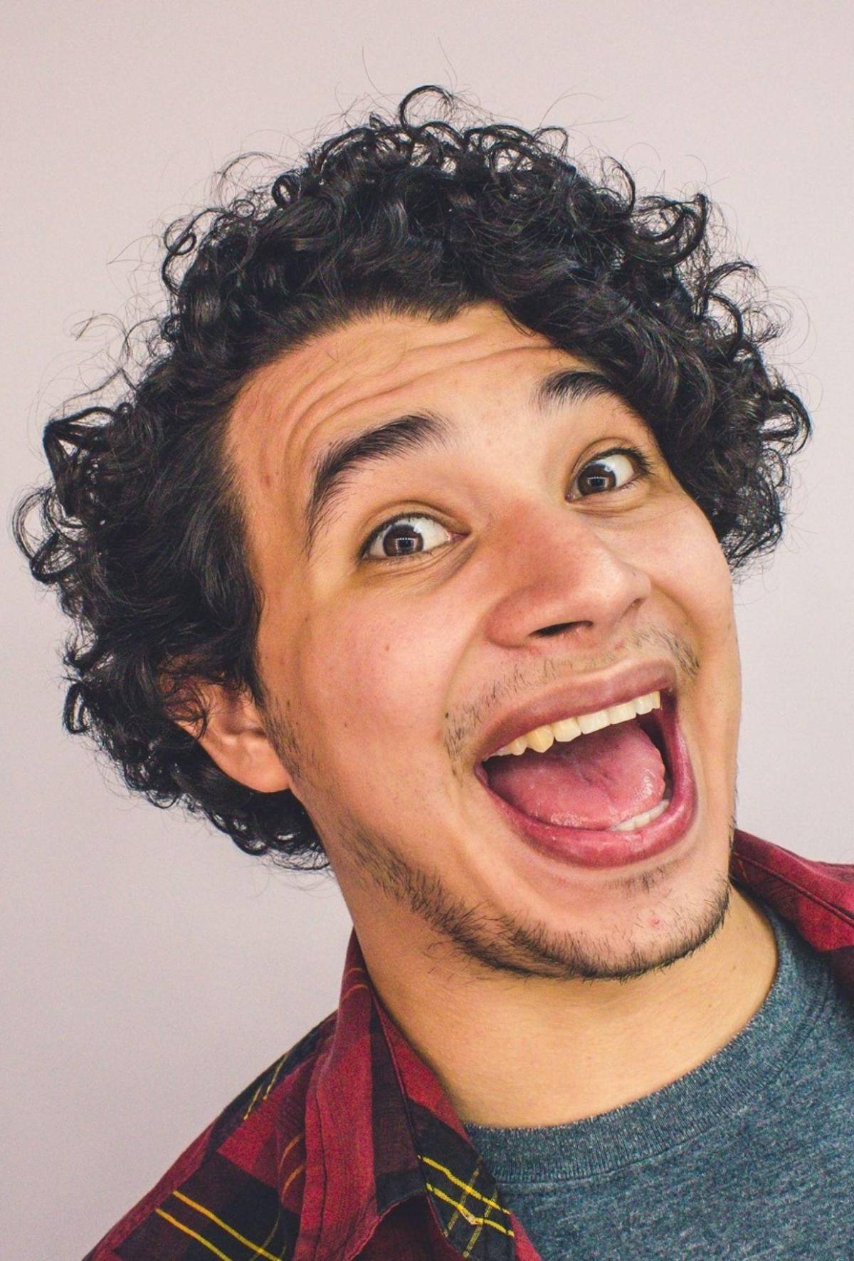 Teto Rivera: el influencer hondureño que hace de la cocina y el humor un fenómeno digital