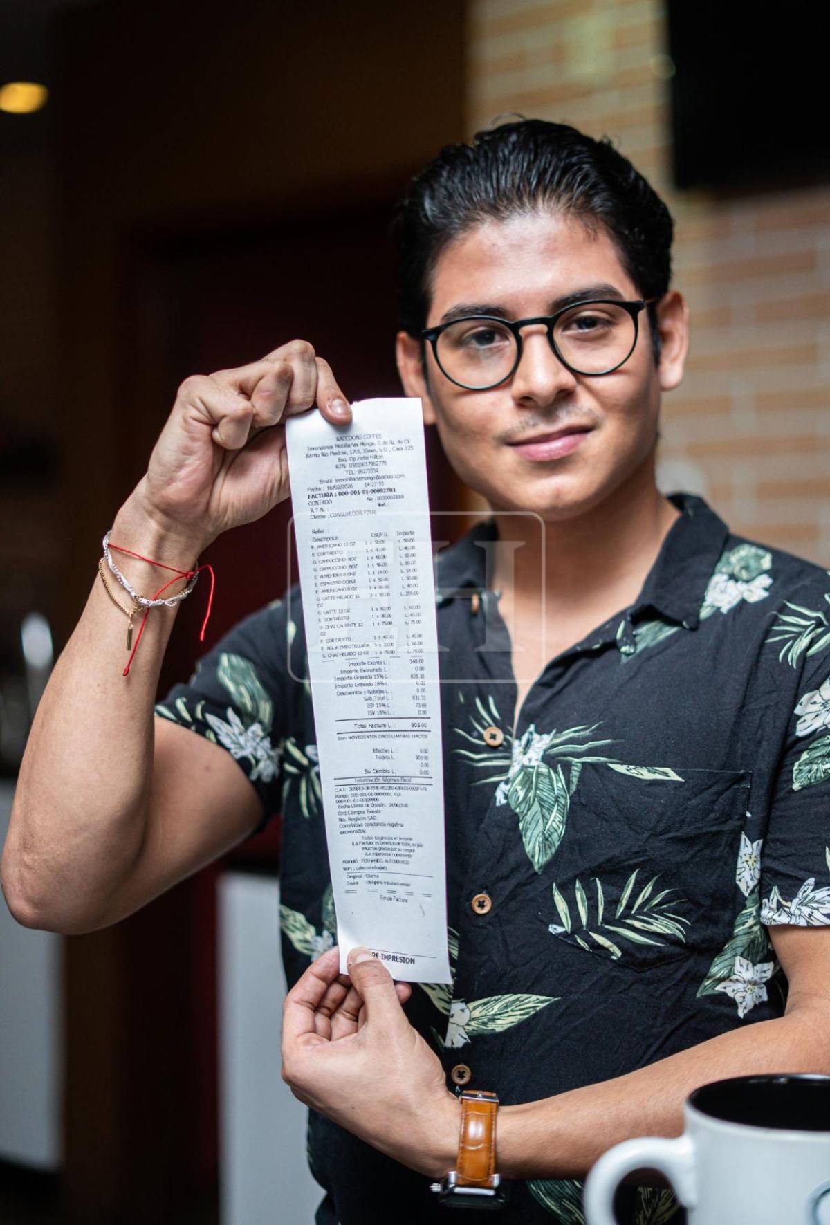 Son Heung-Min y Hugo Lloris caminan por calles de SPS, compran en café y esto gastaron