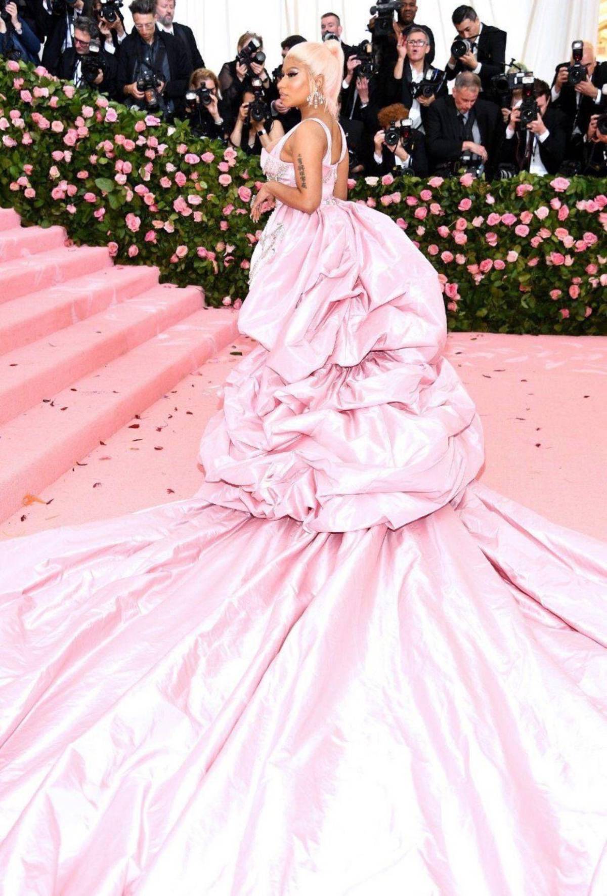 Acusan a Shakira de copiar estilo de otras famosas para asistir a la Met Gala 2025