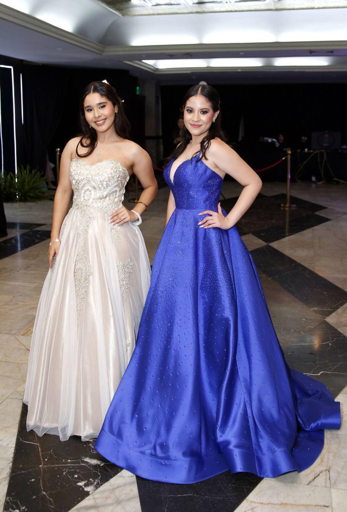 Seniors 2025 de The Mayan School celebran su última noche como compañeros