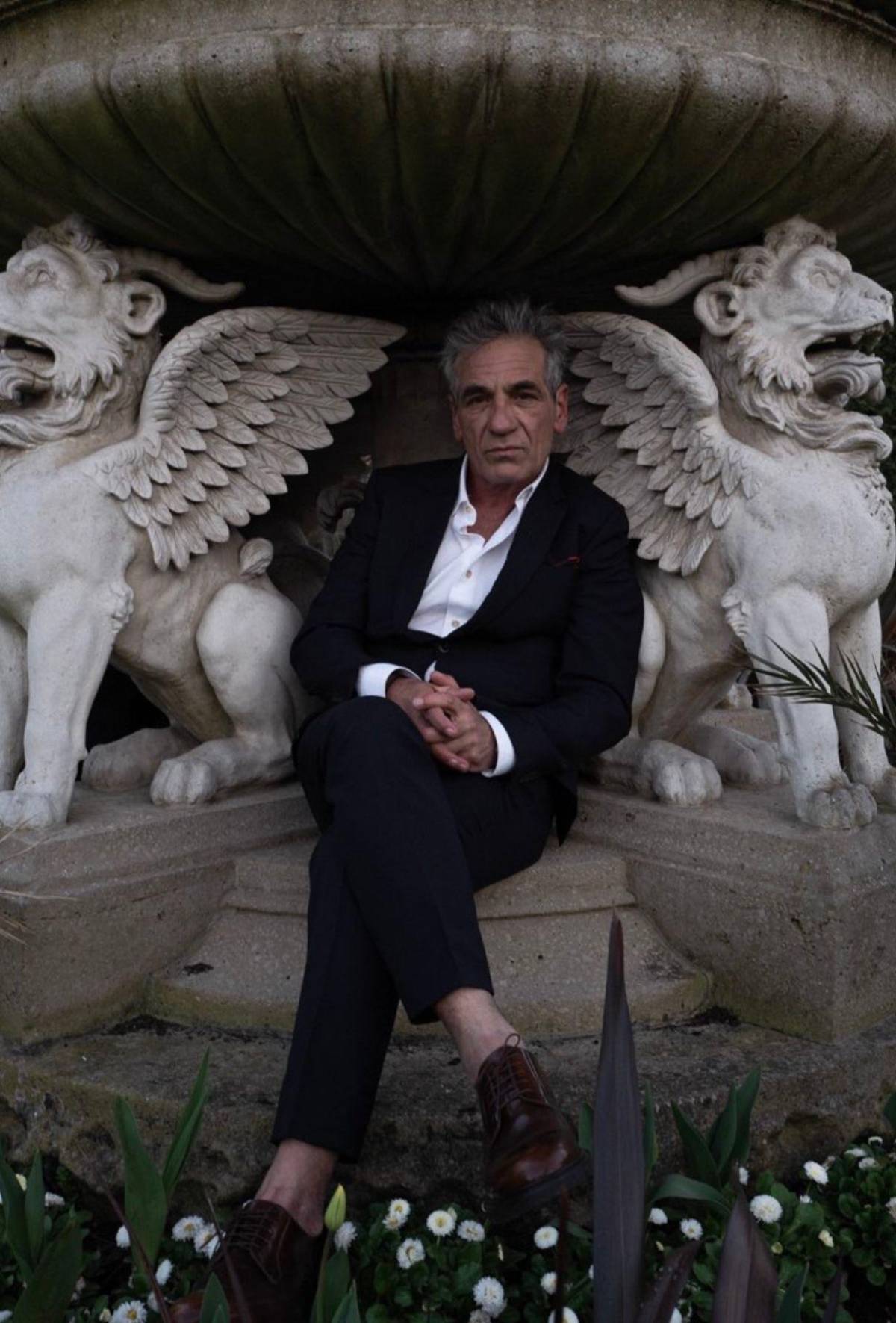 ¿Quién era Alon Aboutboul, actor de Batman que murió a la orilla de la playa?