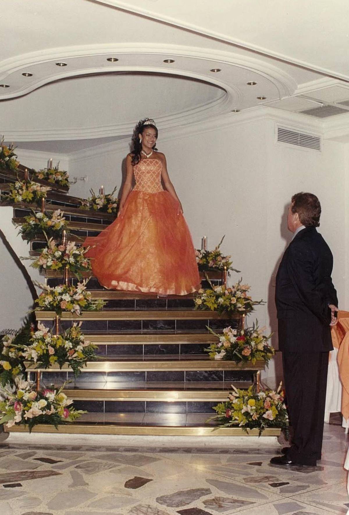 ¡Nunca antes vistas! Karol G revela fotos de sus 15 años en Medellín