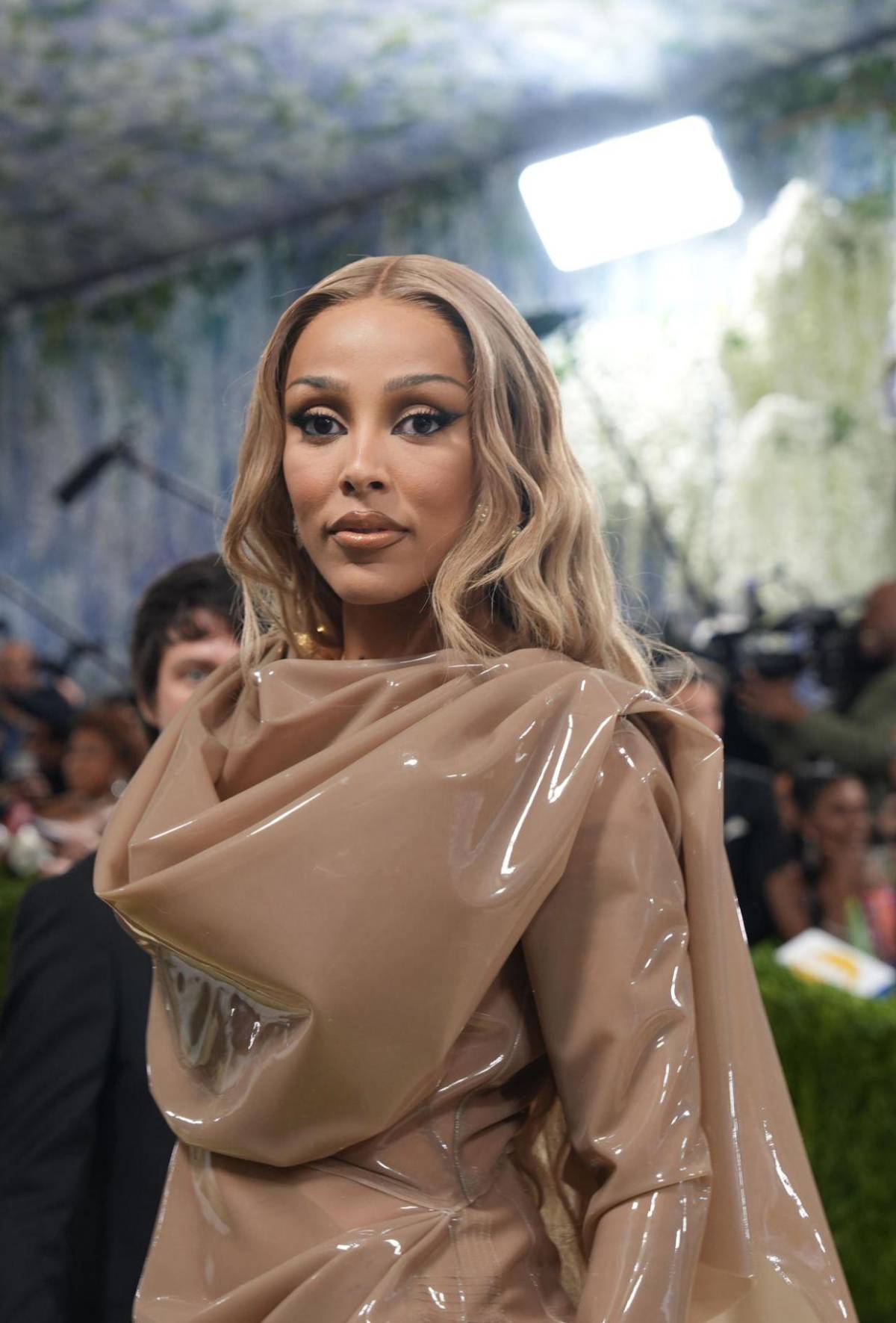 Cuerpos desnudos, ropa china y la moda draga de Sam Smith en la Met Gala 2026