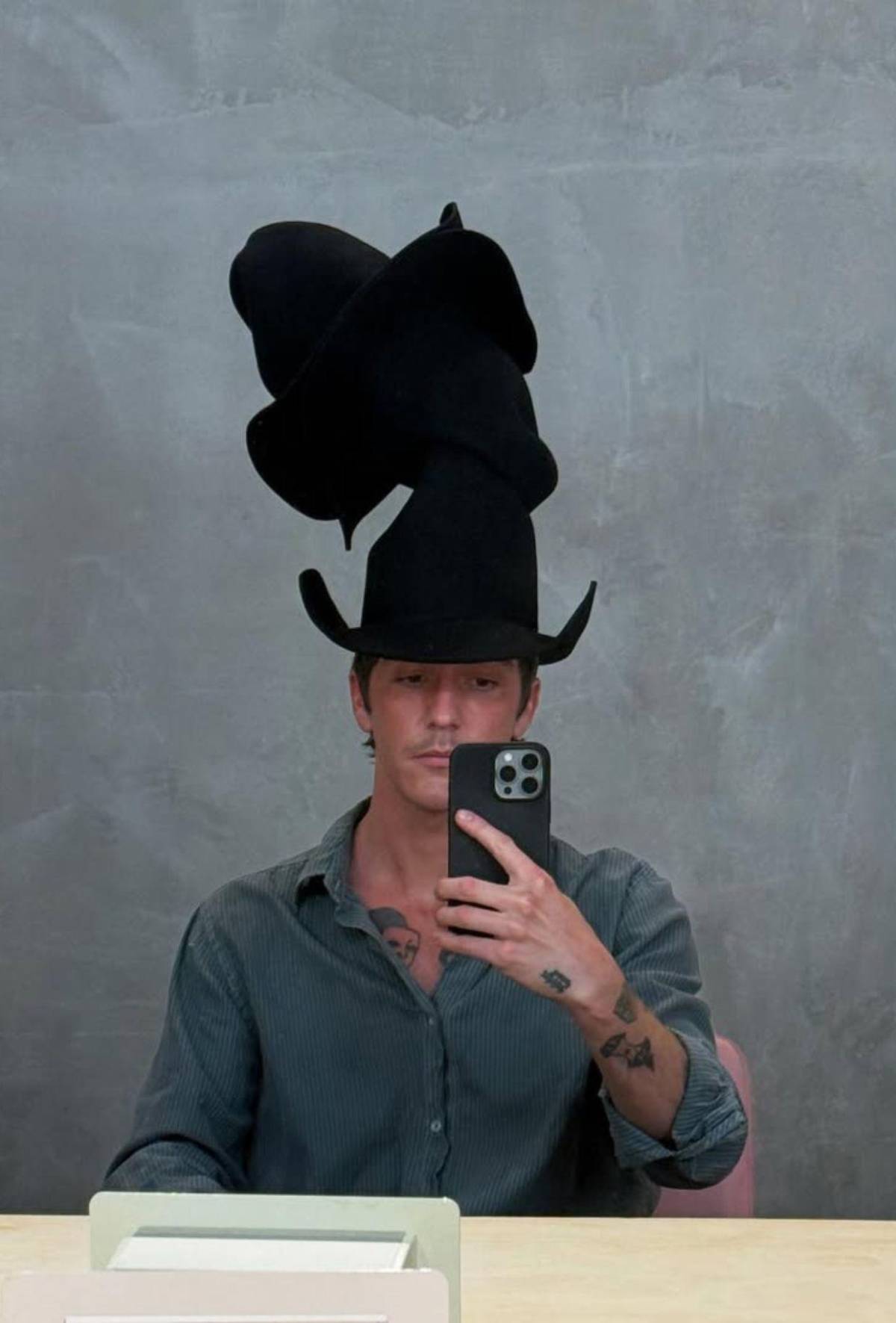 ¡Las fotos lo confirman! Así es Role Model, el apasionado nuevo novio de Dakota Johnson