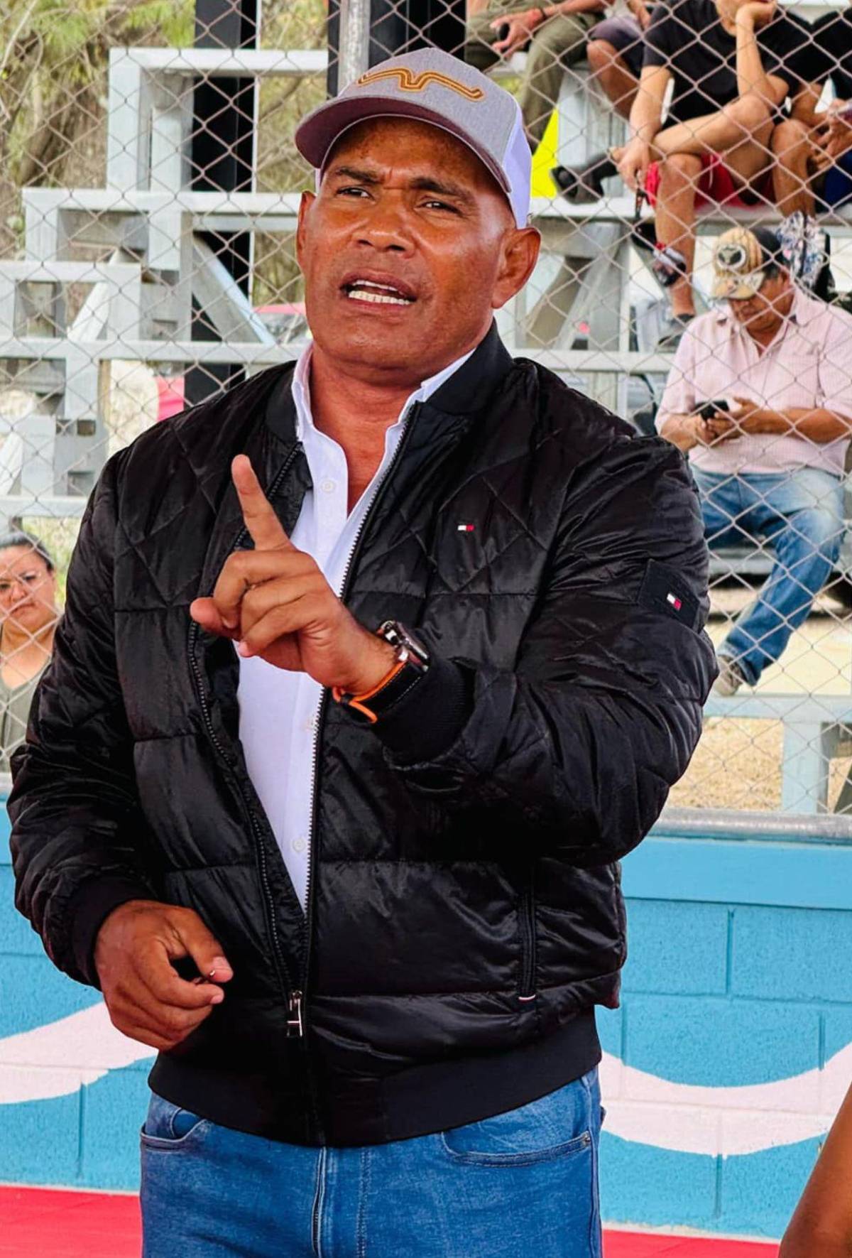 Mario Moncada revela por qué se desplomó el polideportivo en Olanchito